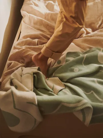 Skye coperta - Tea green-parchment, 80x120 cm - Ferm Living