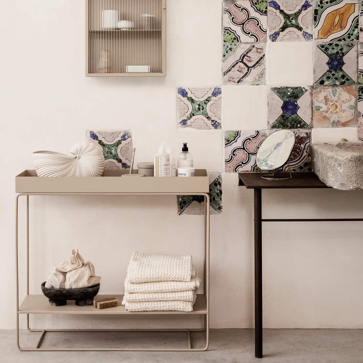 Specchio da tavolo Pond, Bronzo Ferm Living