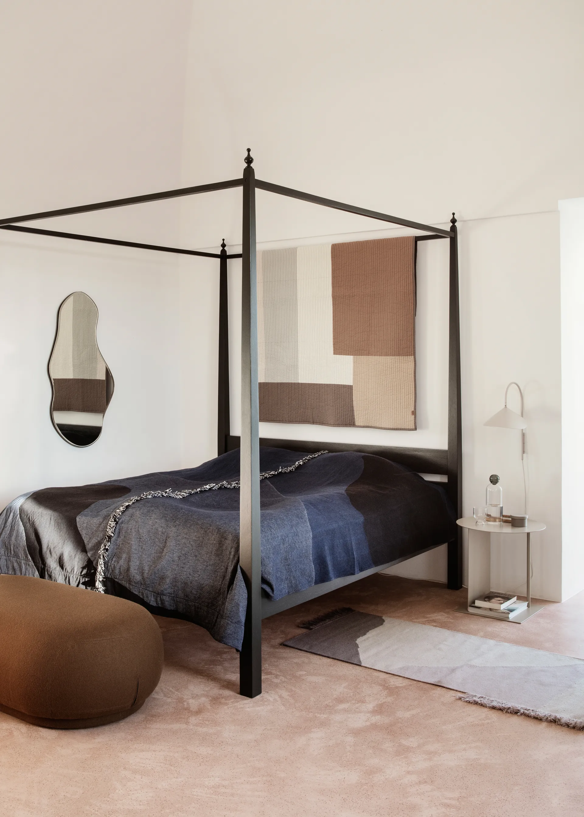 Specchio Pond grande, Dark chrome Ferm Living