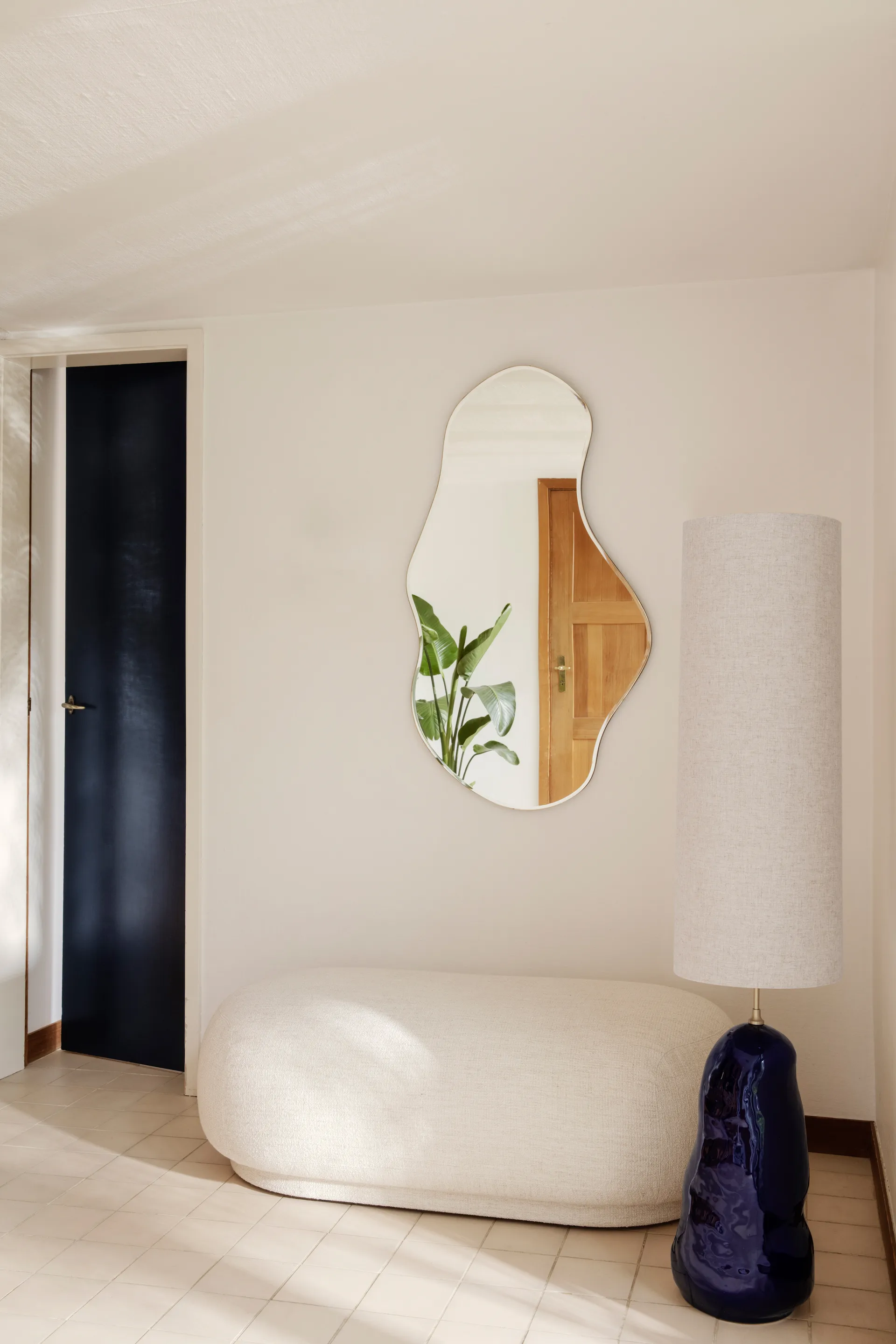 Specchio Pond grande, Dark chrome Ferm Living