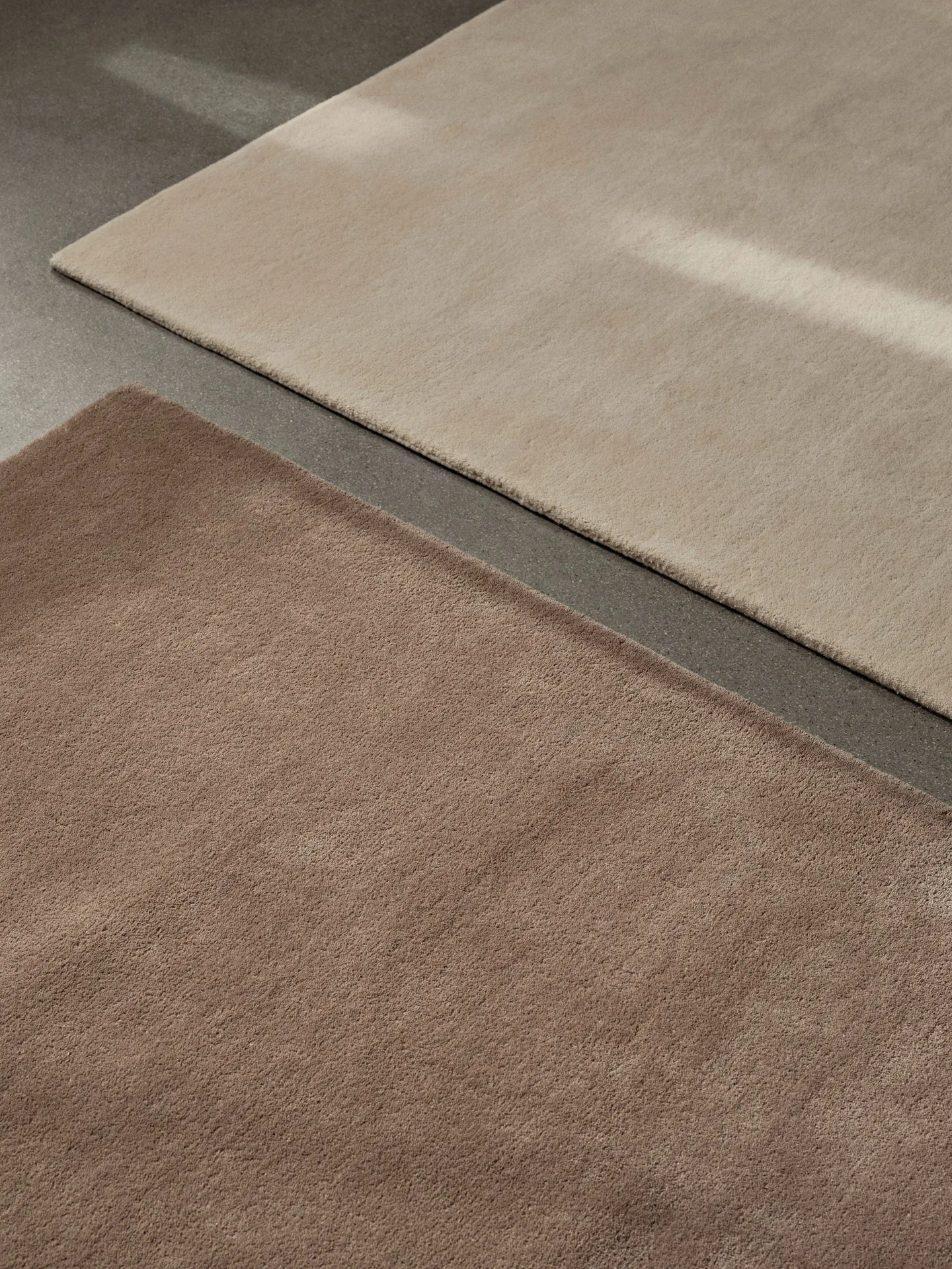 Tappeto a pelo lungo Stille, Ash Brown, 140x200 cm Ferm Living