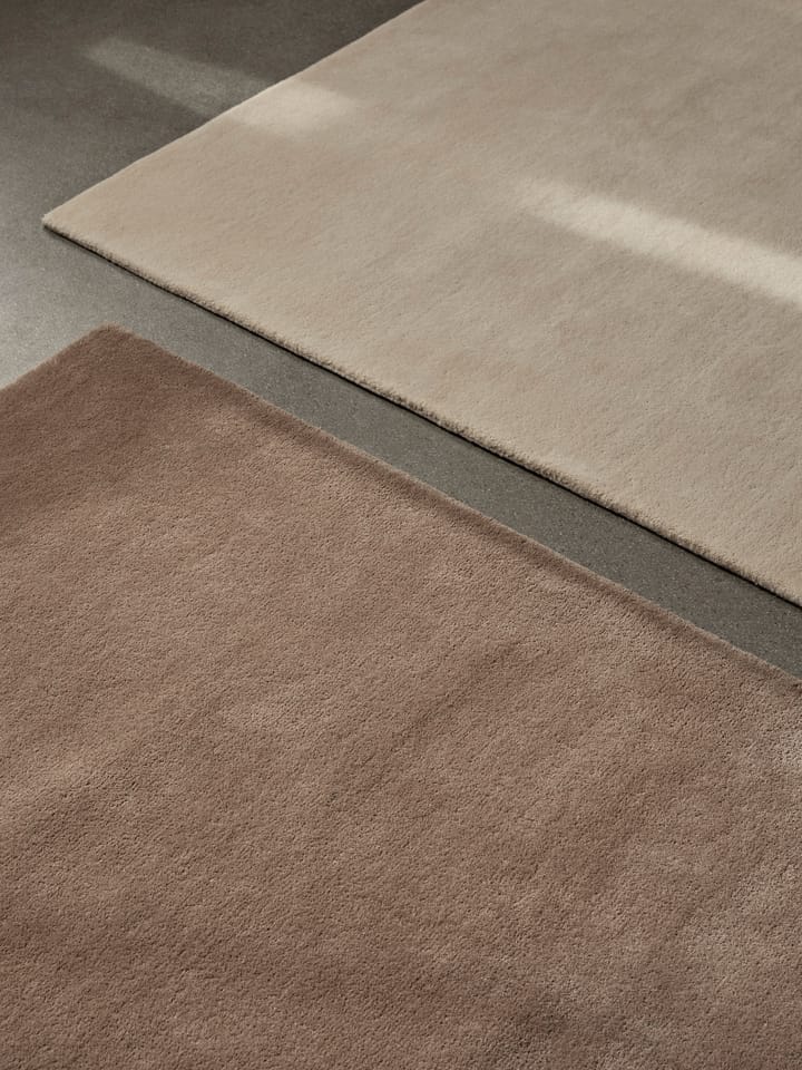 Tappeto a pelo lungo Stille - Ash Brown, 140x200 cm - ferm LIVING