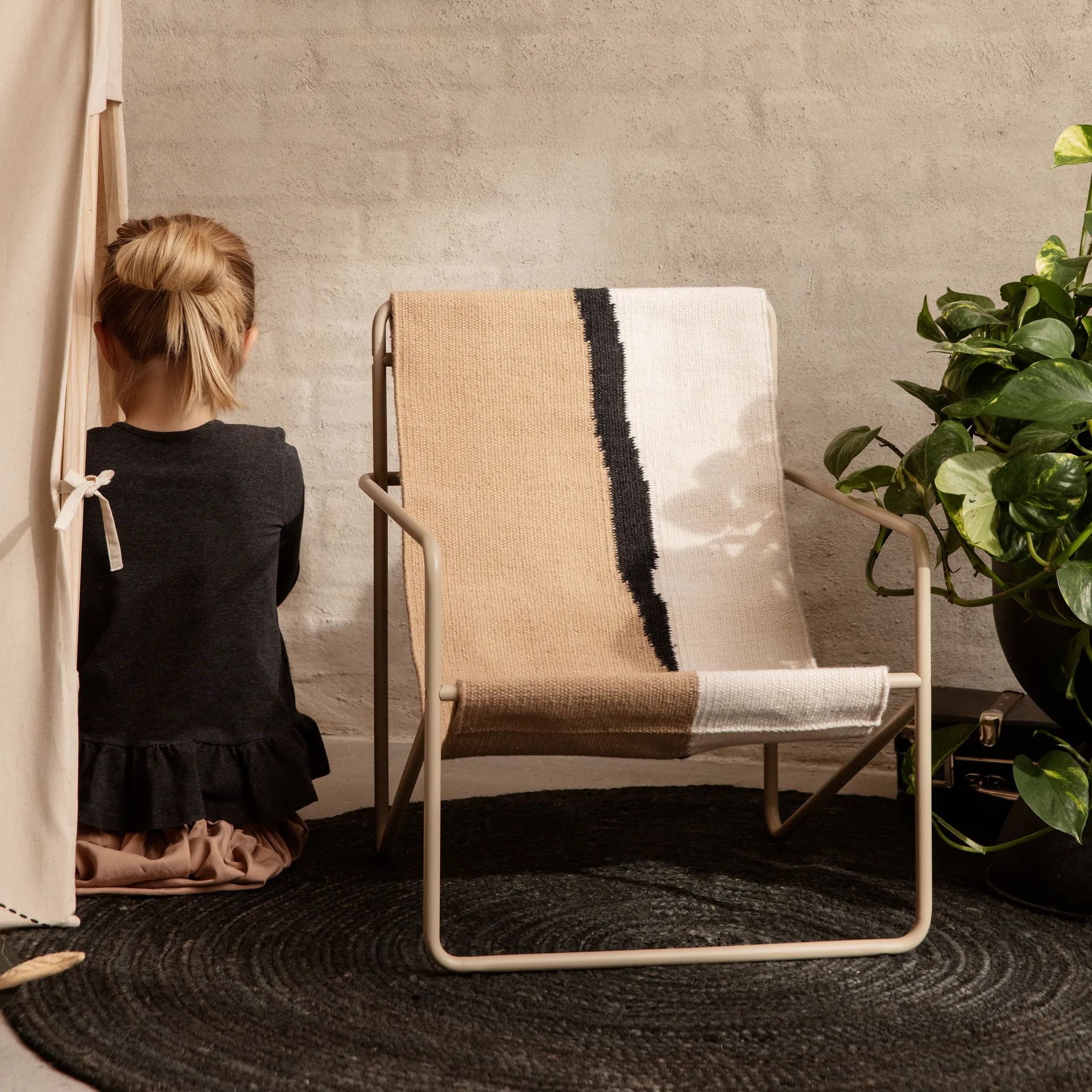 Tappeto in iuta Eternal rotondo piccolo, nero Ferm Living
