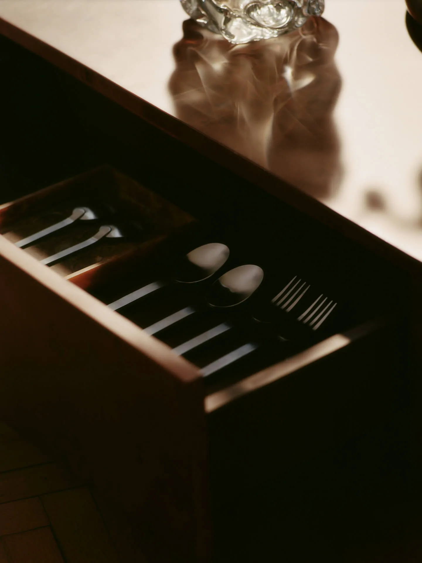 Tavolino Burl storage 70x70 cm, Dark stained burl Ferm Living