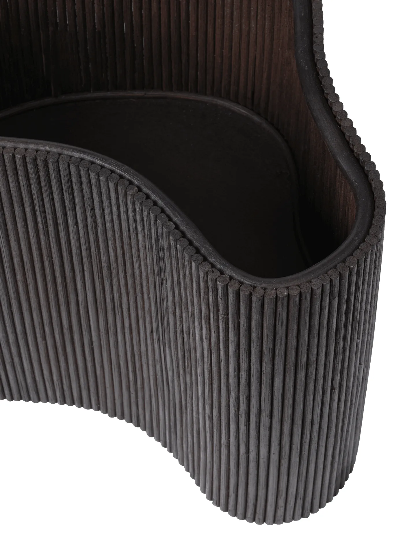 Tavolino Isola con contenitore, Scuro tinto Ferm Living