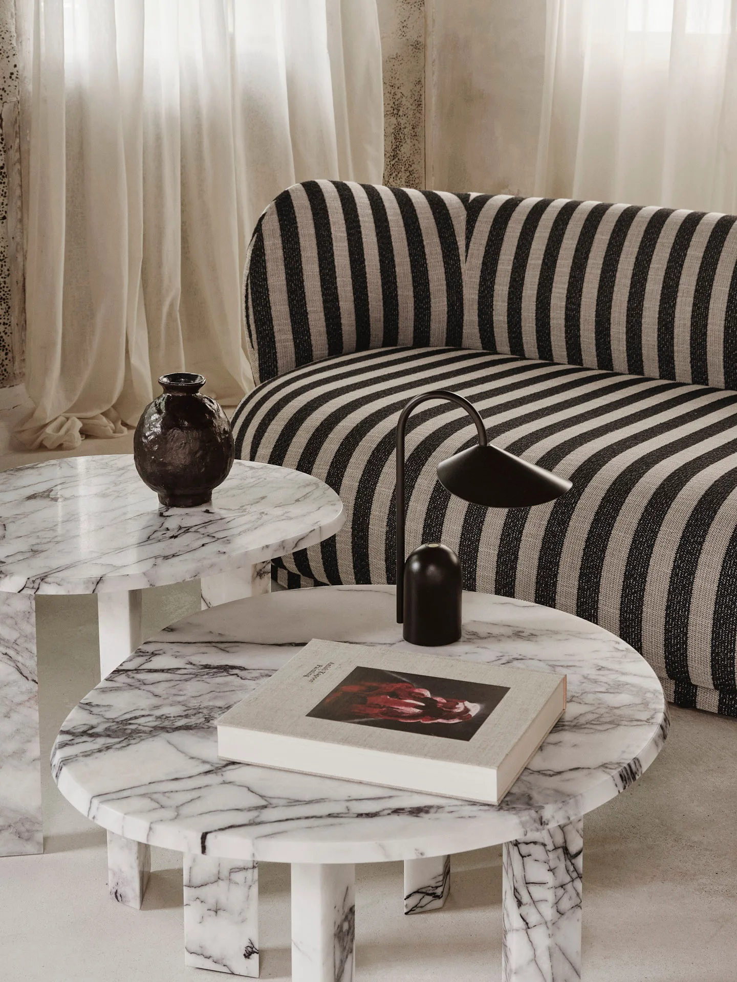 Tavolino Taula Ø67x35 cm, White-charcoal Ferm Living