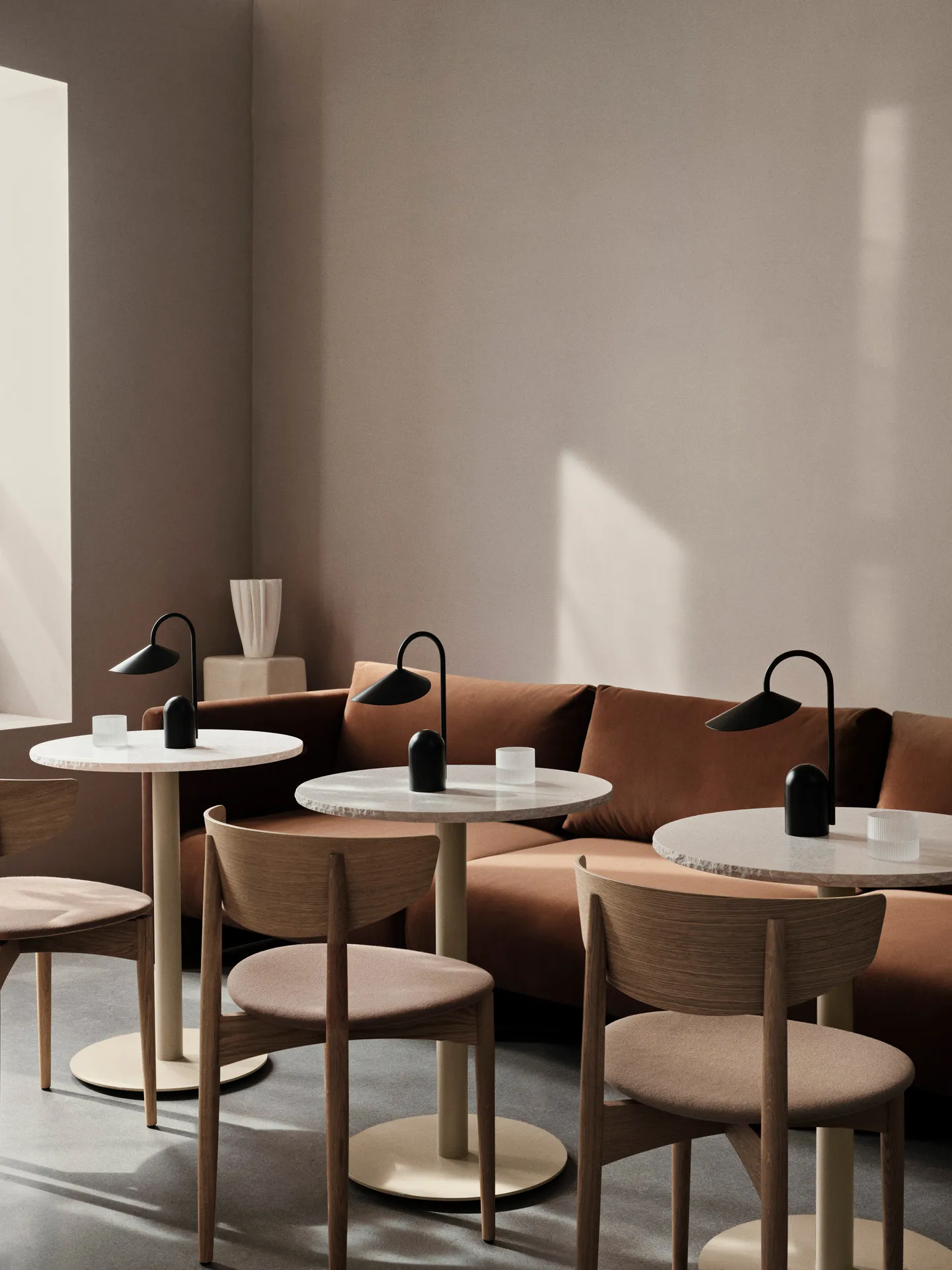 Tavolo da caffè Mineral, Bianco curia, cashmere Ferm Living