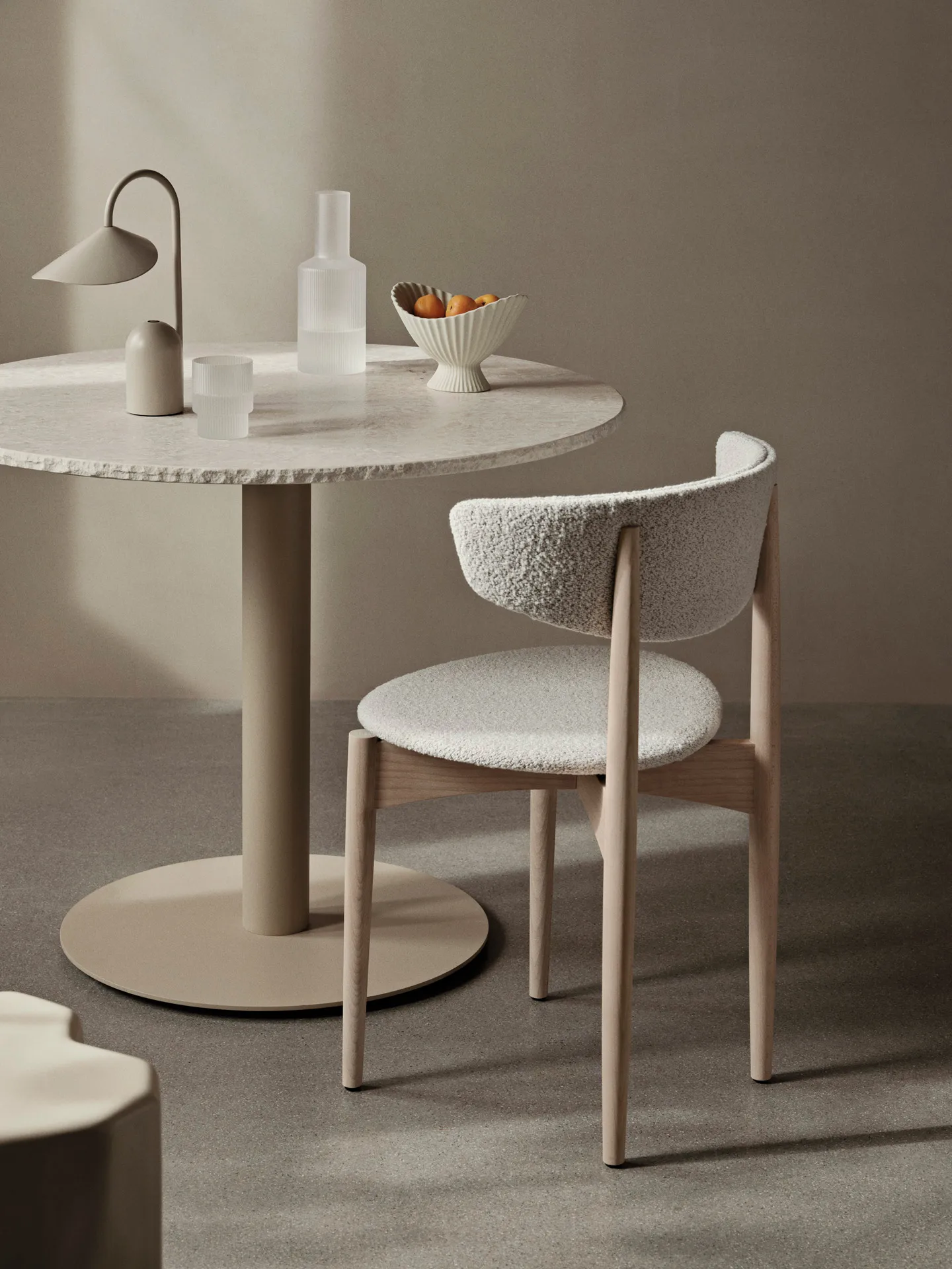 Tavolo da pranzo Mineral, Bianco curia, cashmere Ferm Living