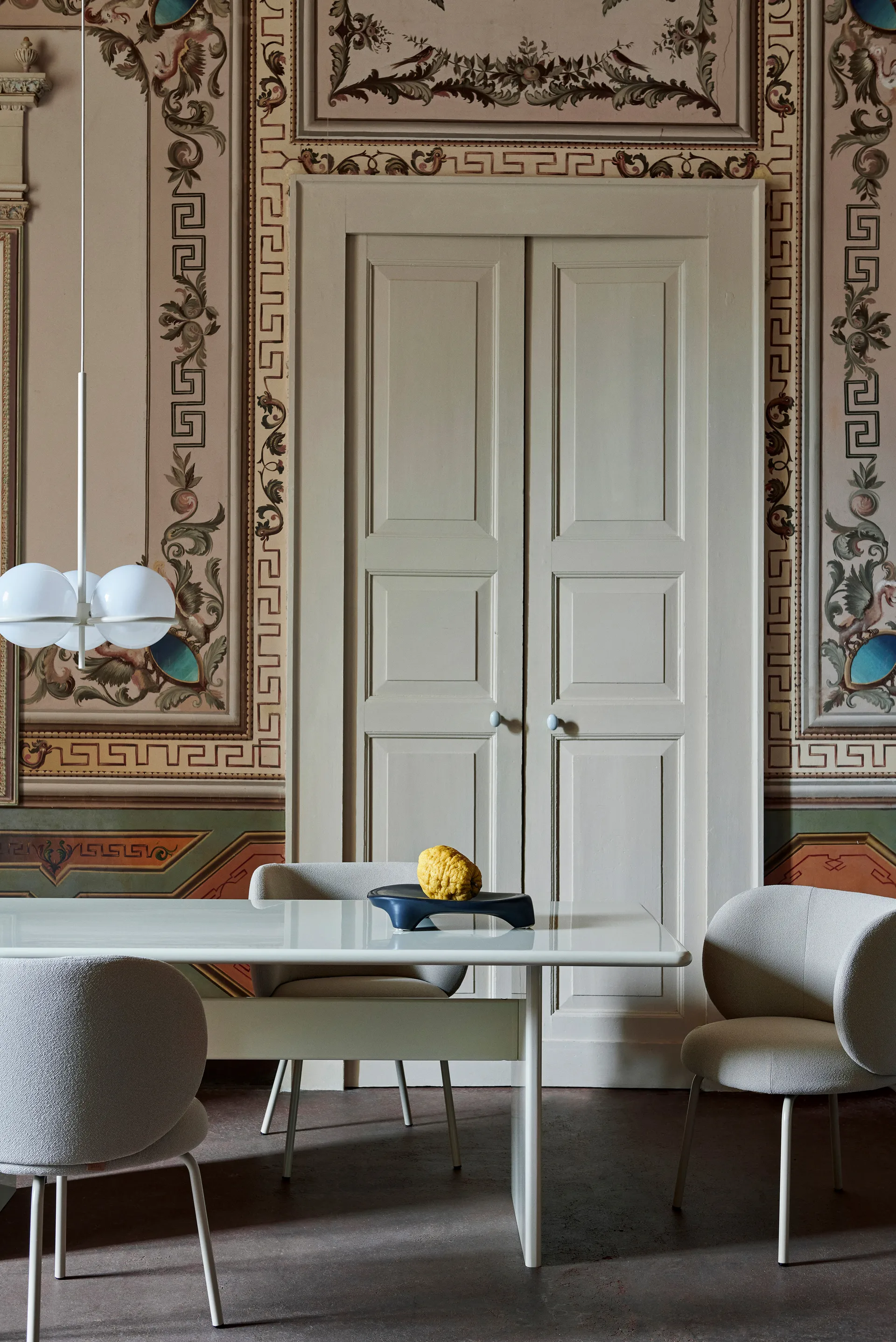 Tavolo da pranzo Rink grande 240x90x74 cm, Guscio d'uovo Ferm Living