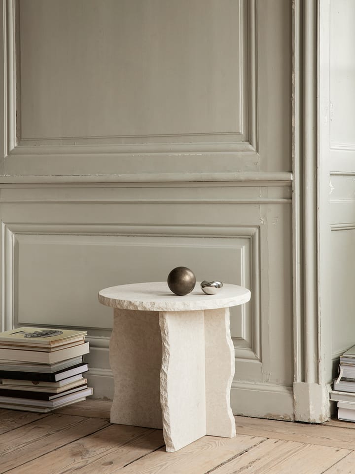 Tavolo Mineral Sculptural Ø 52 cm, Bianco curia Ferm Living