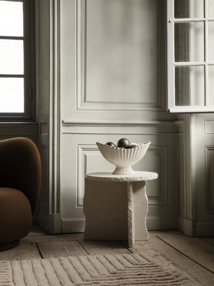Tavolo Mineral Sculptural Ø 52 cm, Bianco curia Ferm Living