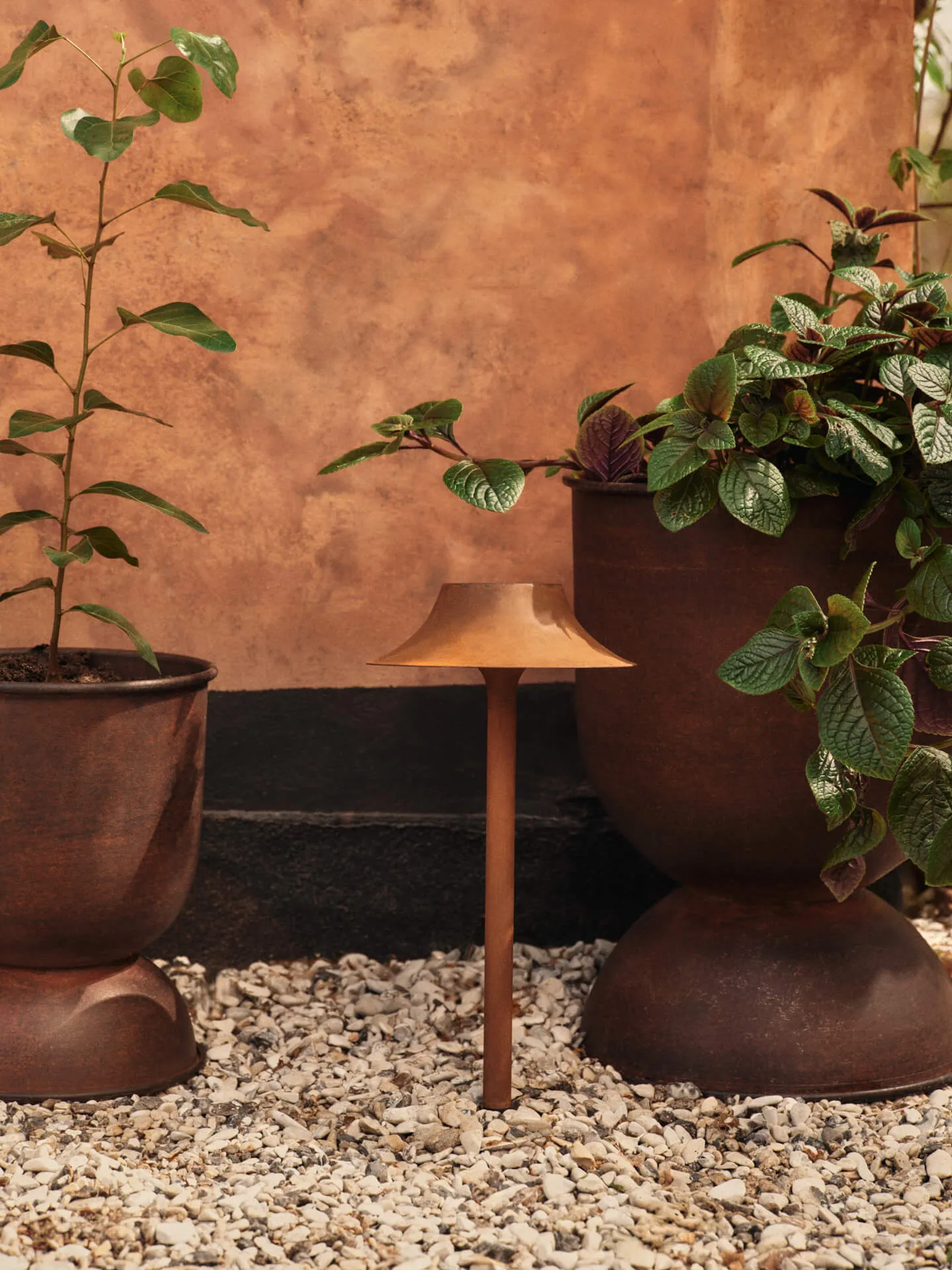 Vaso da fiori Hourglass piccolo Ø30 cm, Ruggine Ferm Living