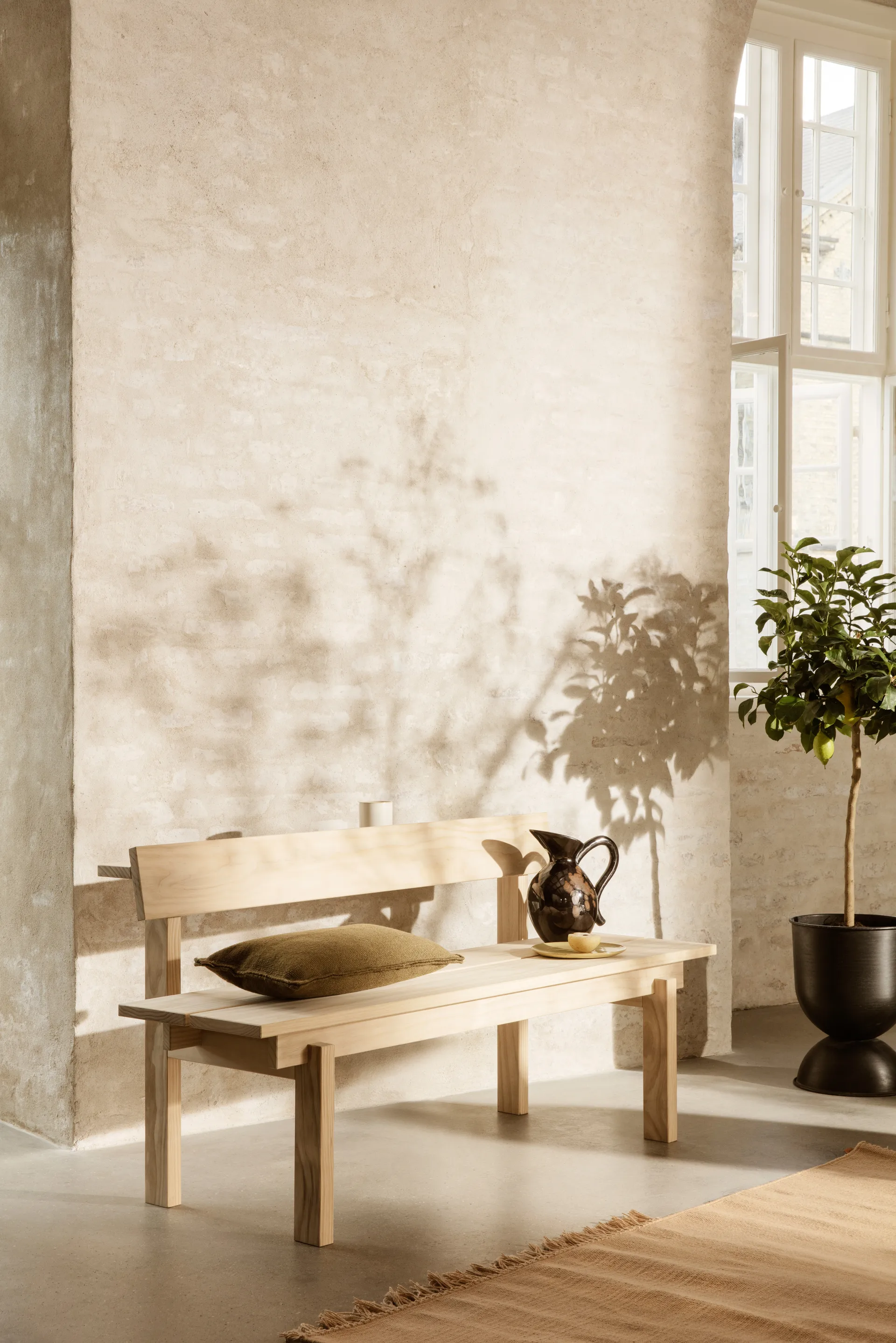 Vaso da fiori Hourglass piccolo, nero-grigio scuro Ferm Living