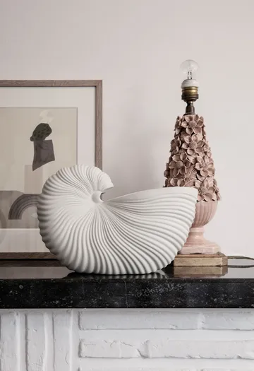Vaso da fiori Shell - Bianco sporco, 31x15x21 cm - Ferm Living