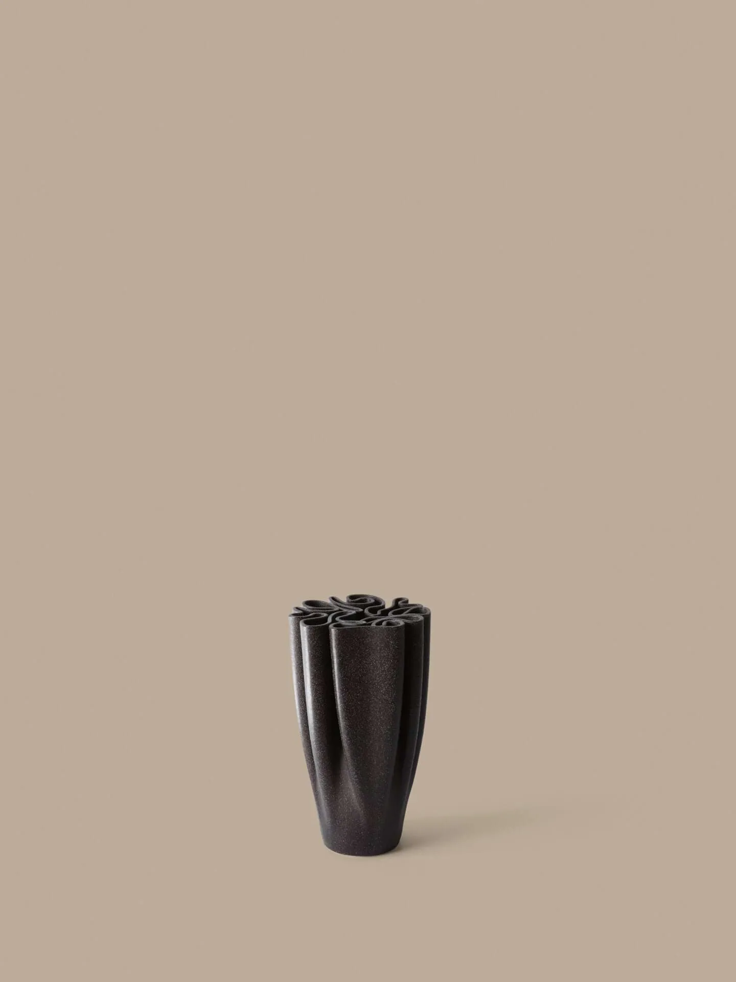 Vaso Dedali 25 cm, Marrone scuro Ferm Living