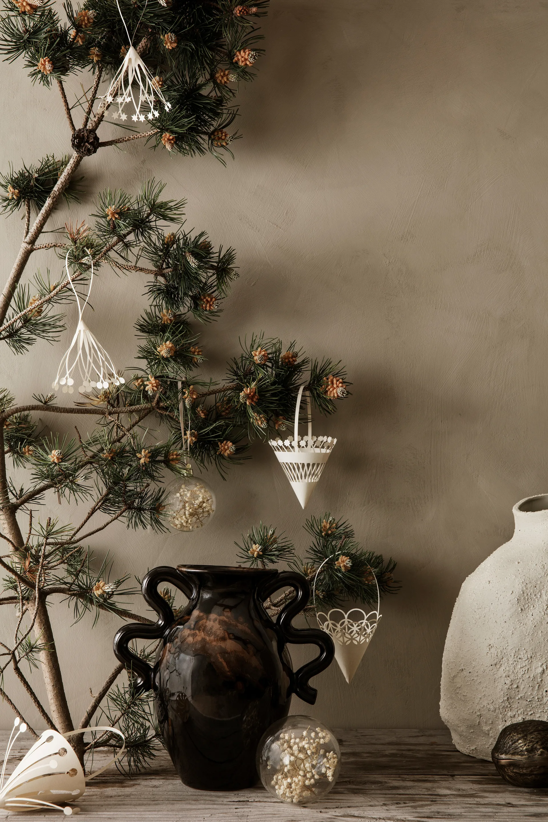 Vaso Verso 27 cm, Nero-marrone Ferm Living