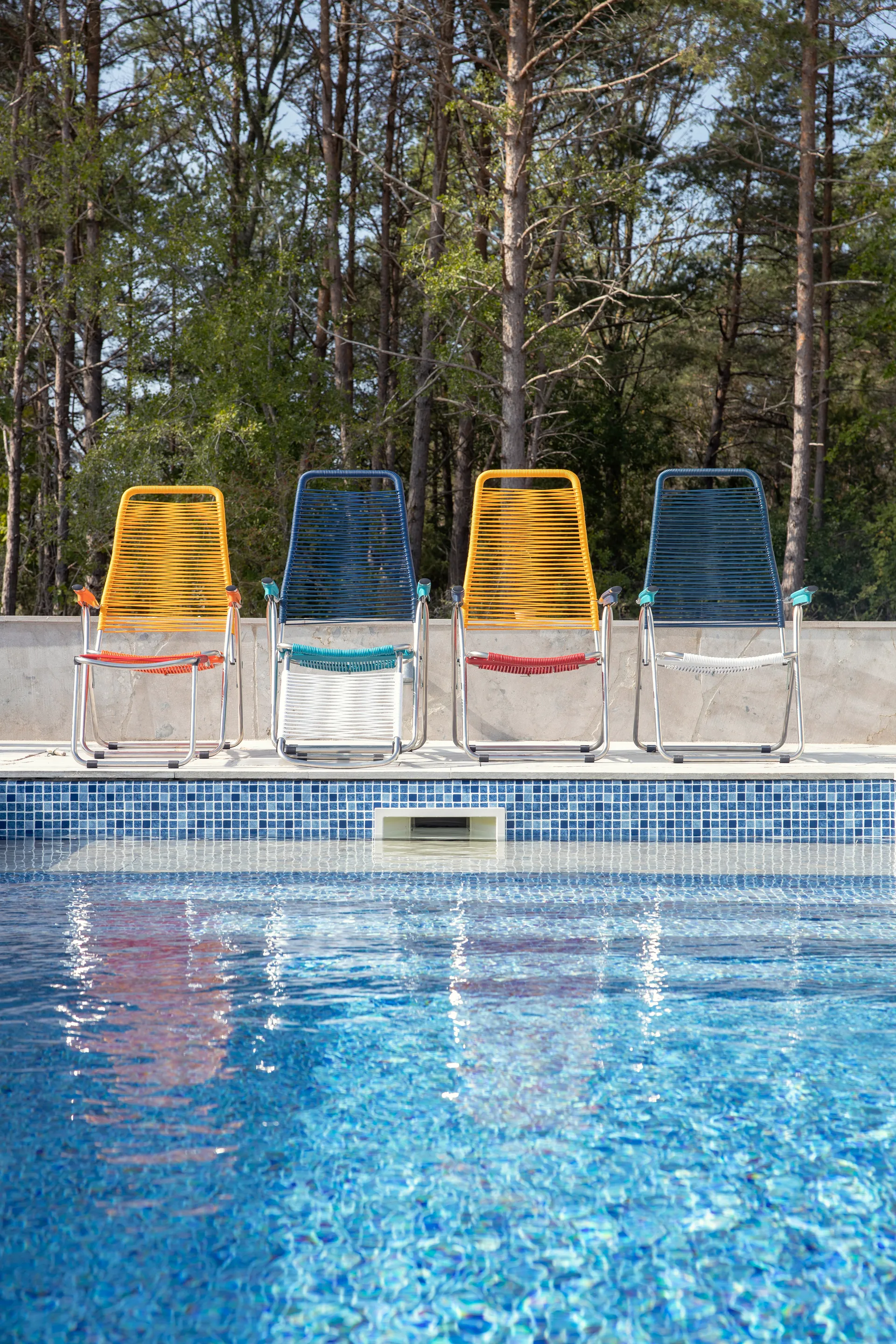 Sedia a sdraio Spaghetti senza poggiapiedi, Cavalletto multi-aluminio-blu Fiam