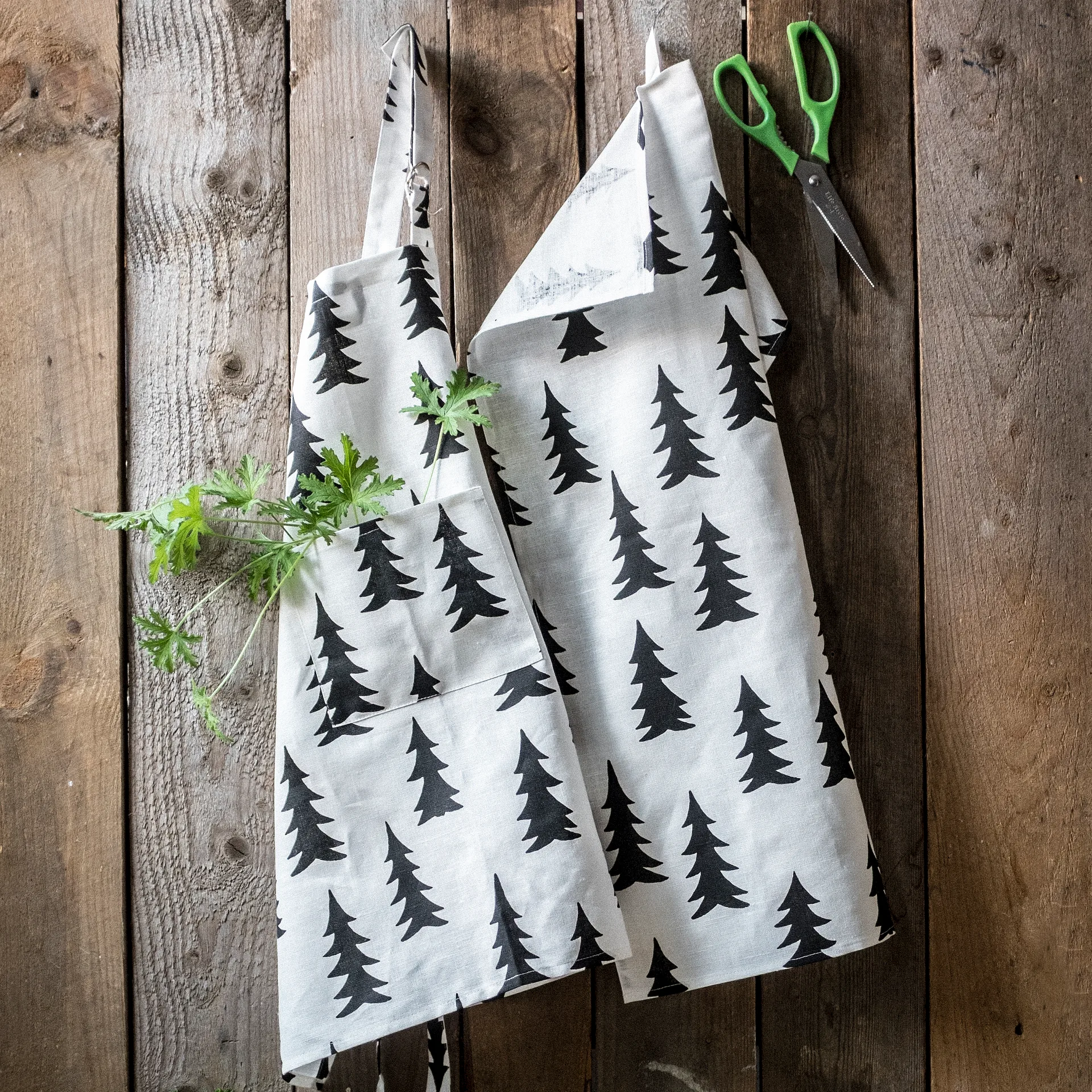 Canovaccio con motivo di abeti, bianco, nero Fine Little Day