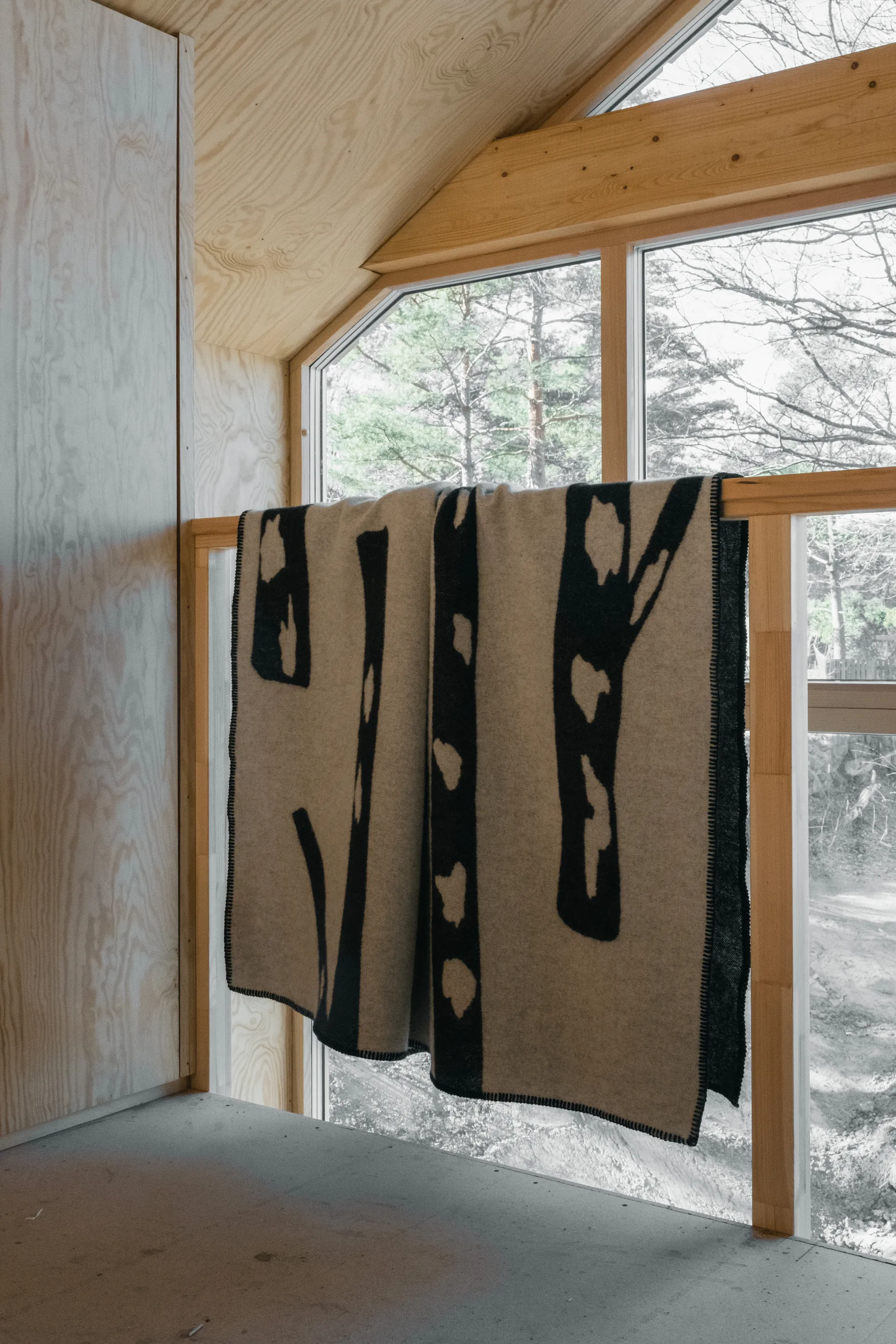 Coperta Birch 130x180 cm, Nero-bianco Fine Little Day