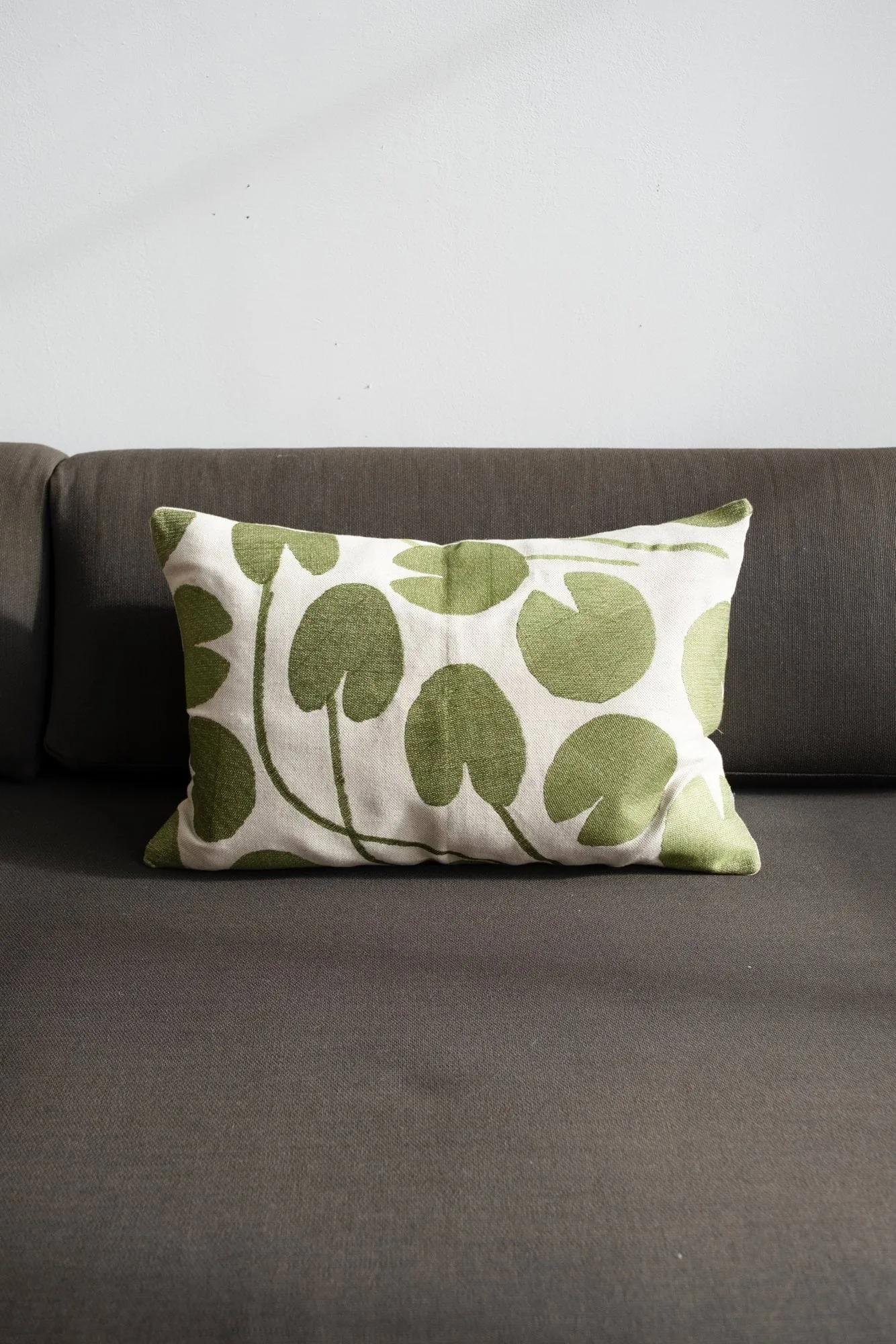 Fodera per cuscino Water Lilies, Verde naturale, 38x58 cm Fine Little Day
