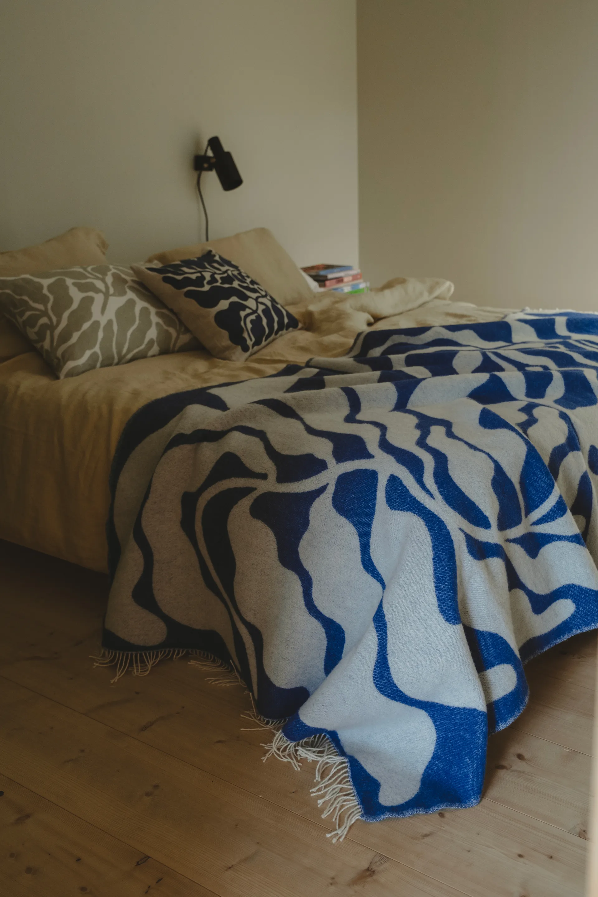 Plaid Leaves 130x220 cm, Blu-bianco Fine Little Day