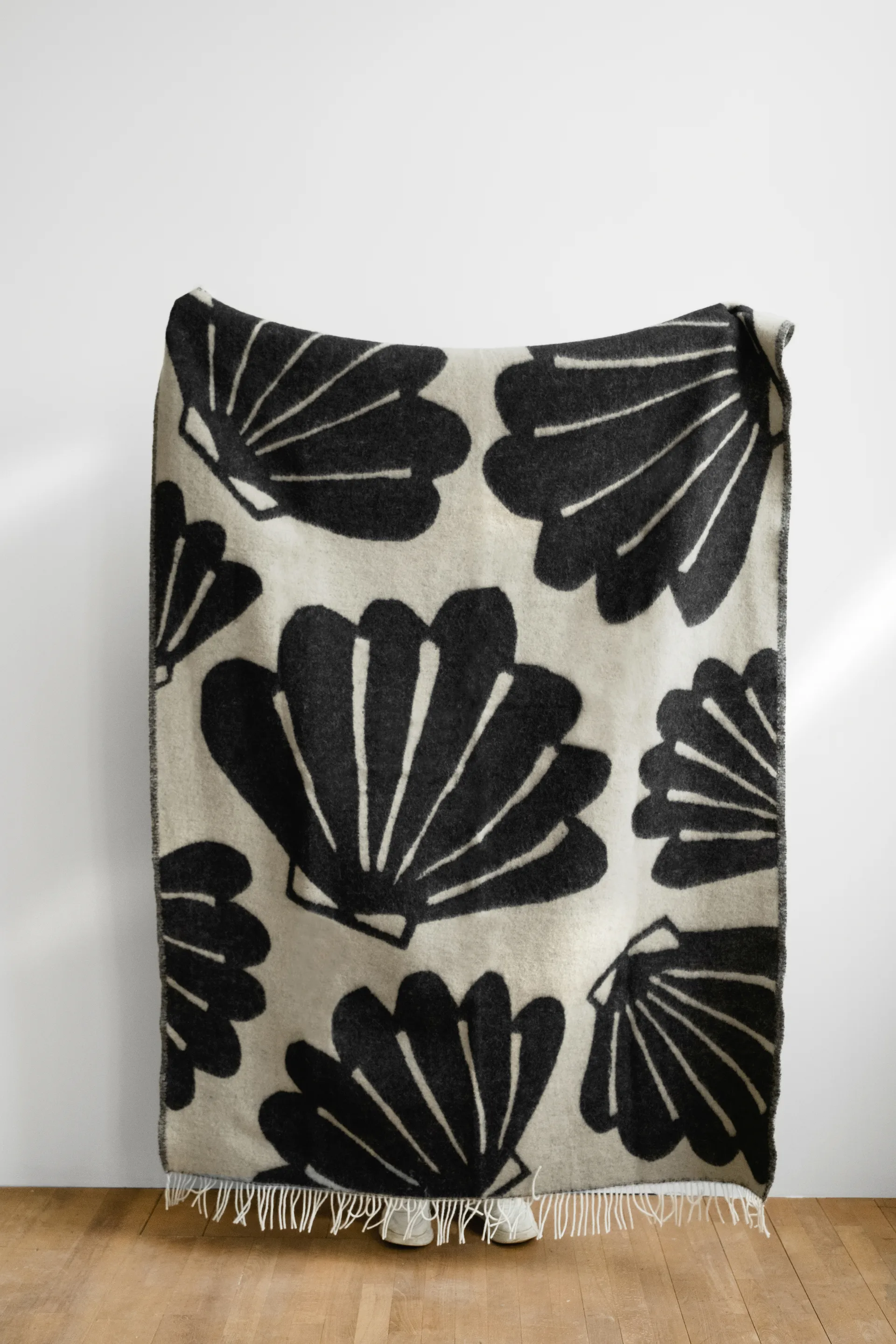 Plaid Snäcka 130x190 cm, Carbone, beige Fine Little Day