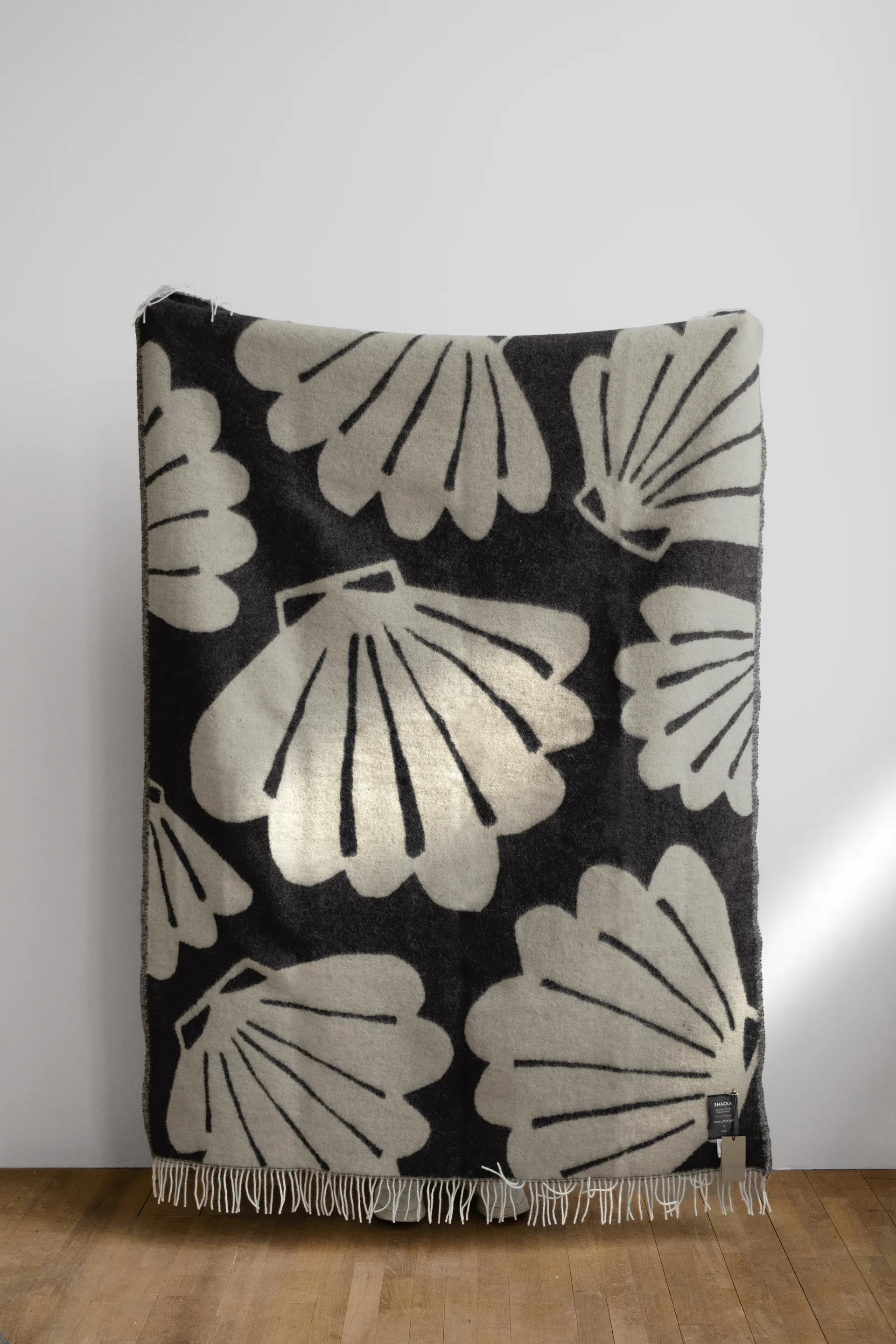 Plaid Snäcka 130x190 cm, Carbone, beige Fine Little Day