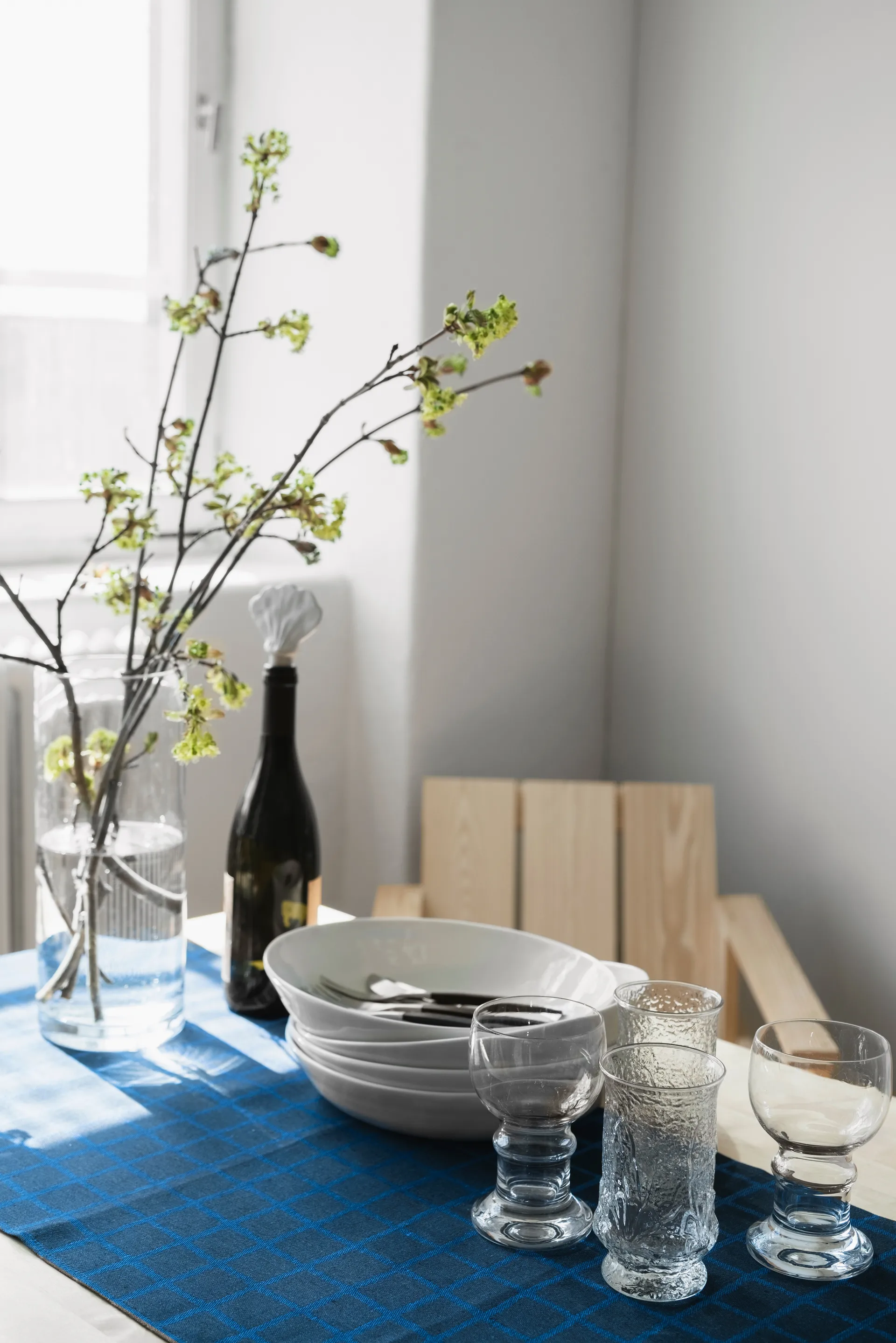 Runner da tavola Rutig in jacquard 45x150 cm, Blu, nero Fine Little Day