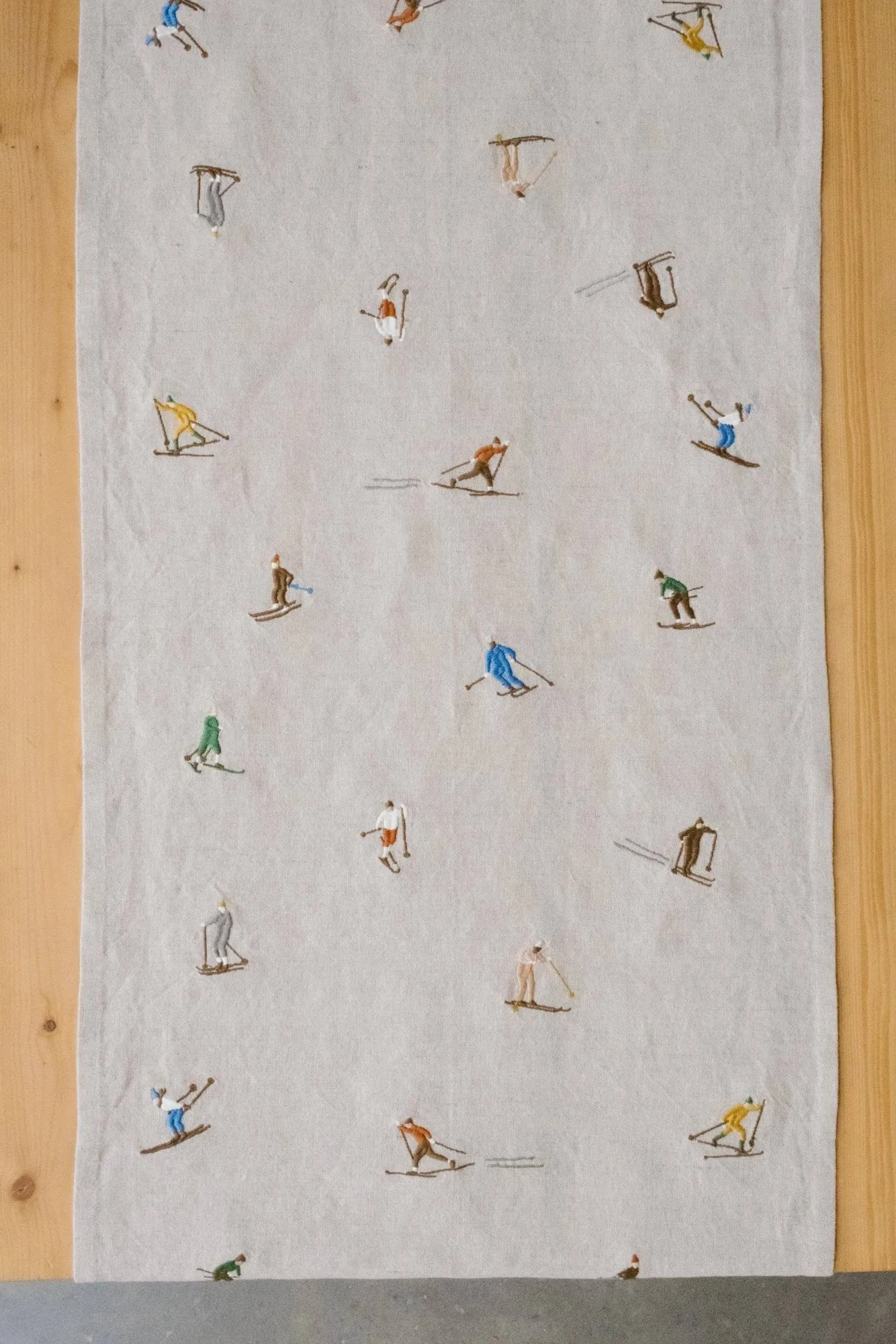 Runner da tavola Skiers, Naturale, 45x150 cm Fine Little Day