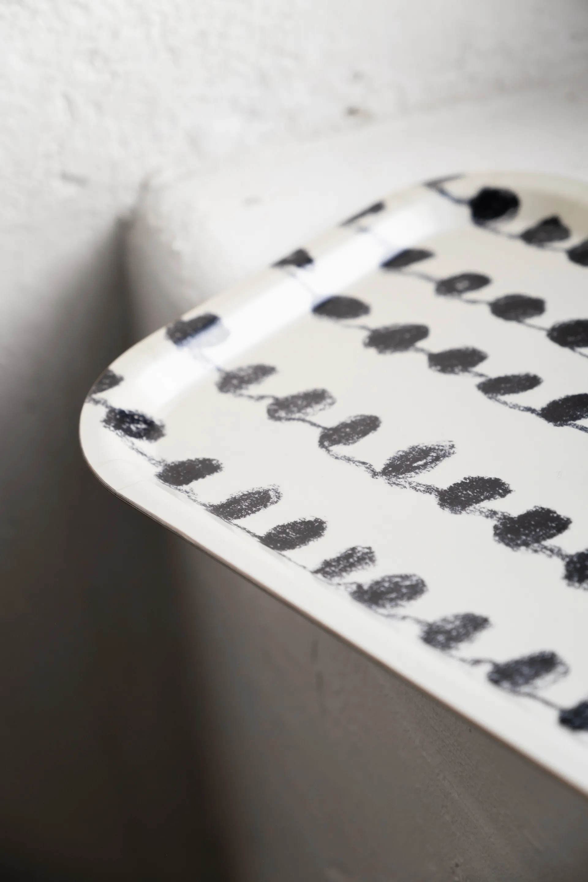 Vassoio Dot 22x43 cm, Bianco e nero Fine Little Day