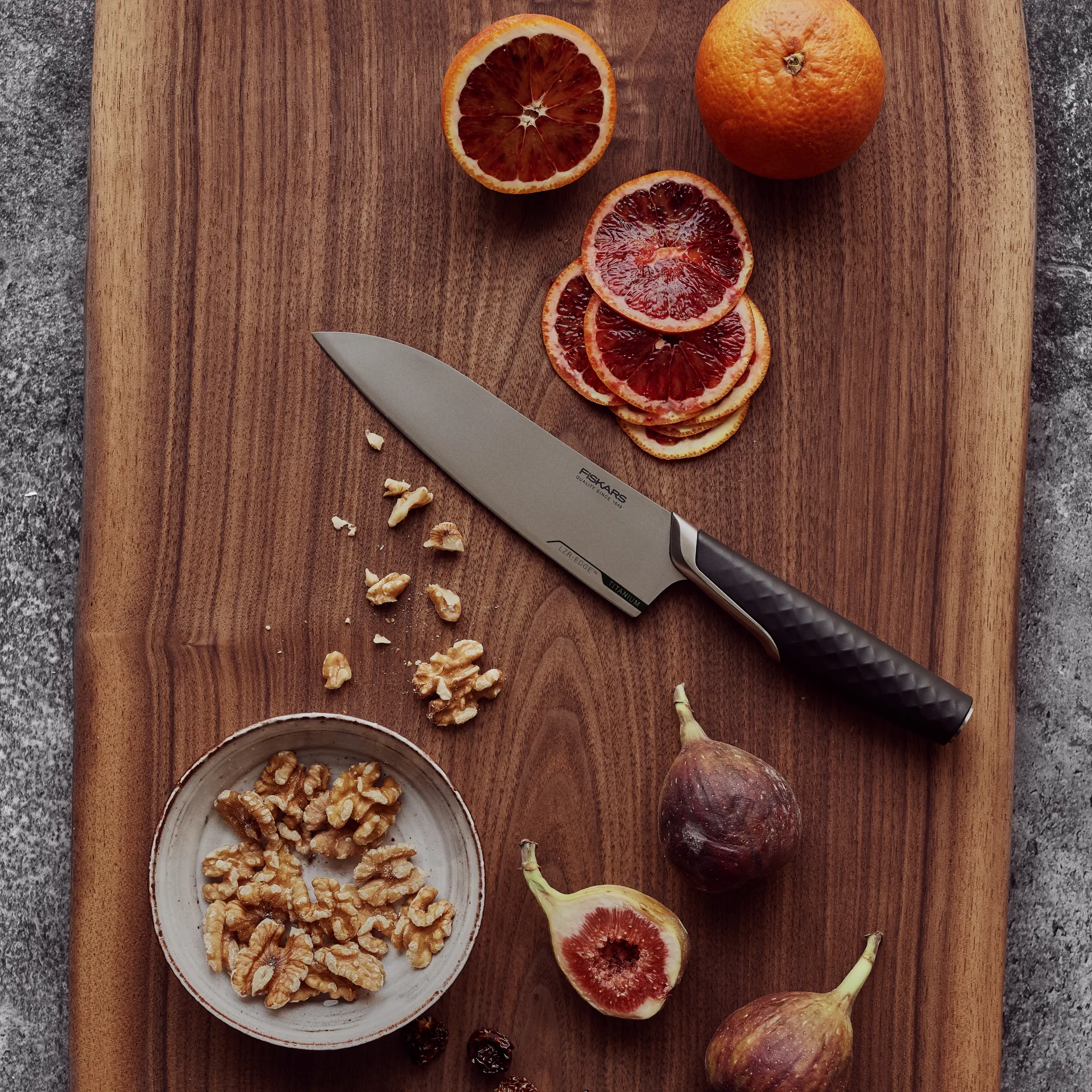 Coltello da verdura Titanium 10 cm, Nero Fiskars