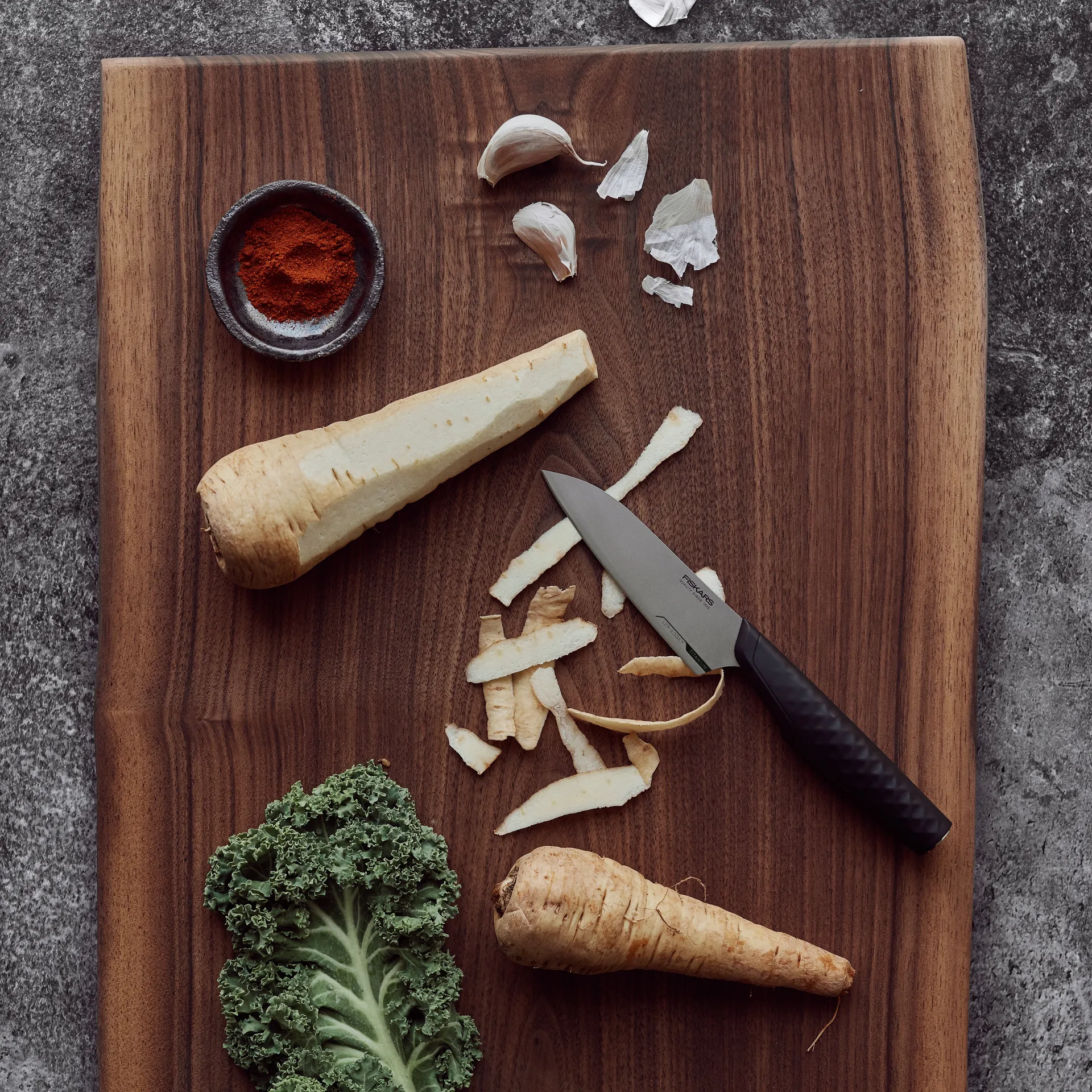 Coltello da verdura Titanium 10 cm, Nero Fiskars