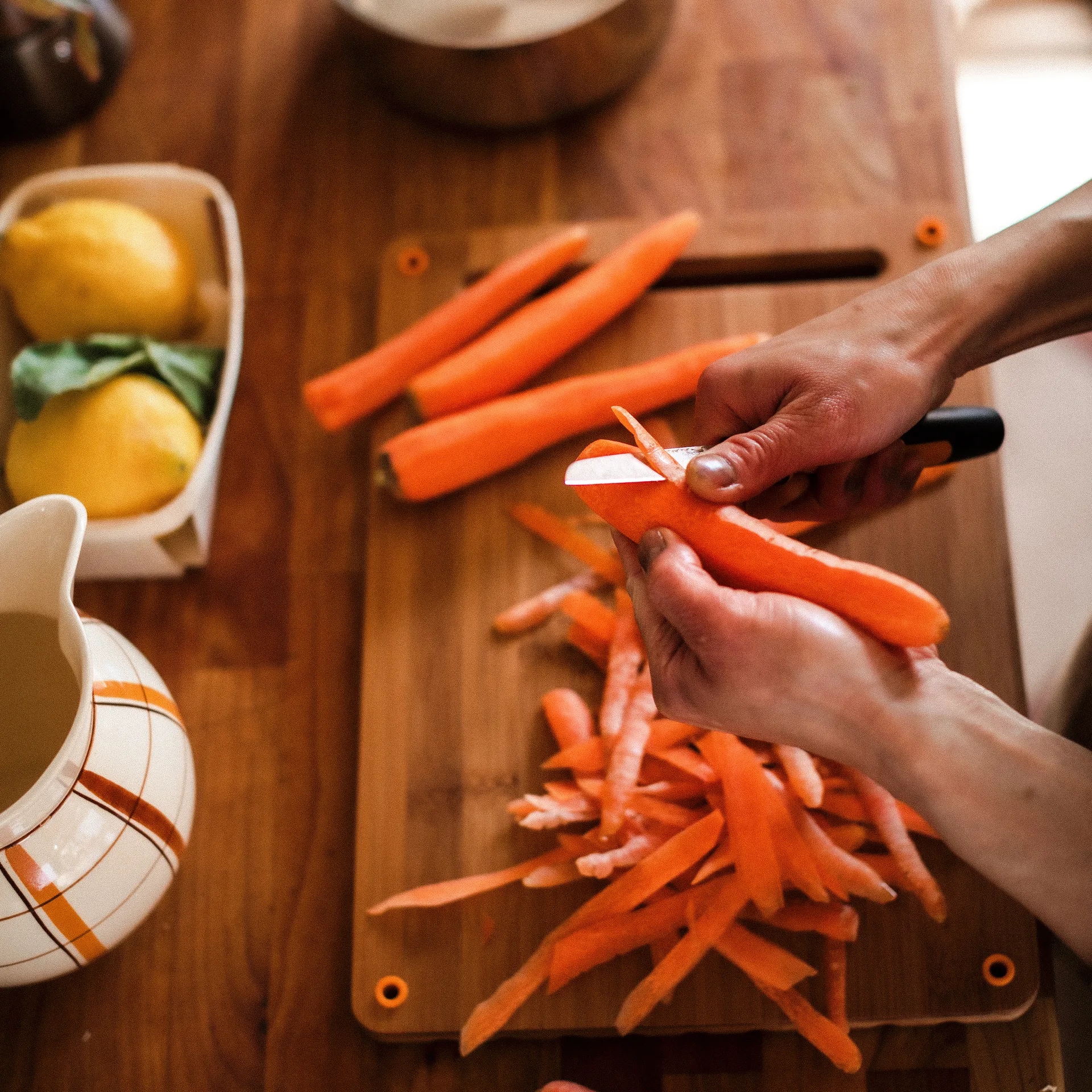 Coltello spelucchino Functional Form, 8 cm Fiskars