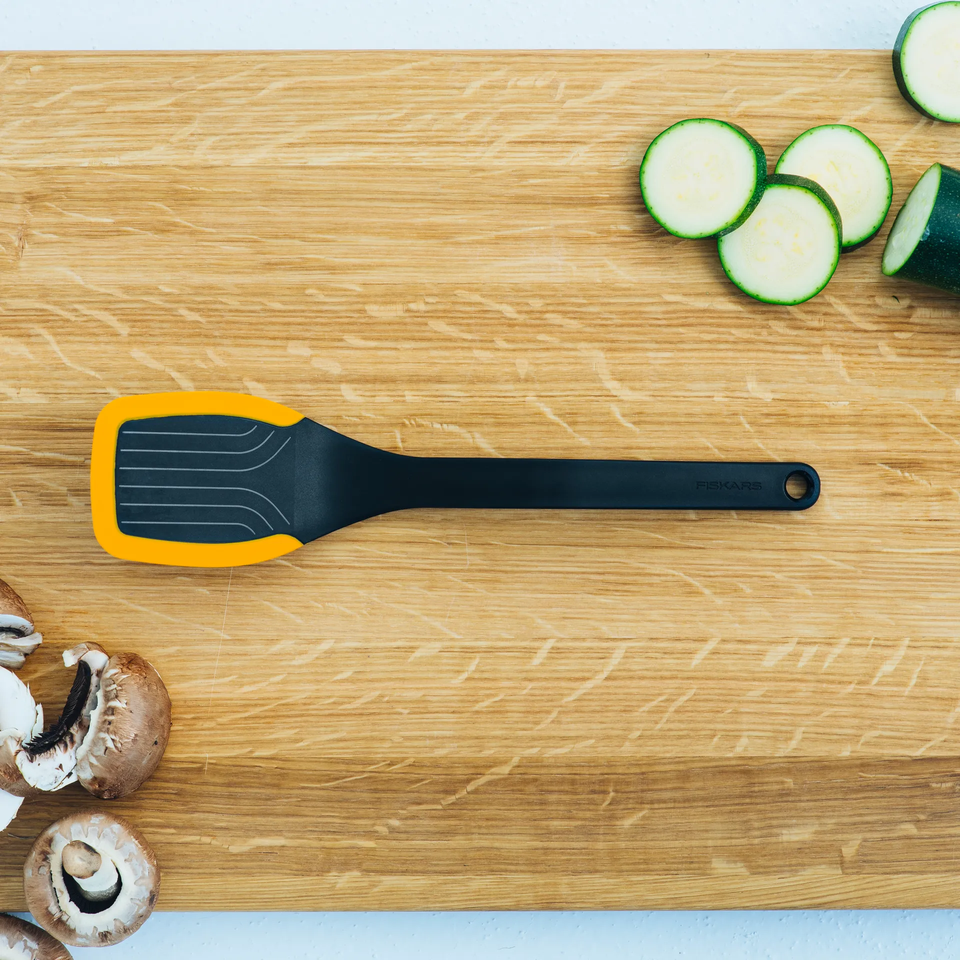 Spatola per friggere Functional Form 29 cm, Nero Fiskars