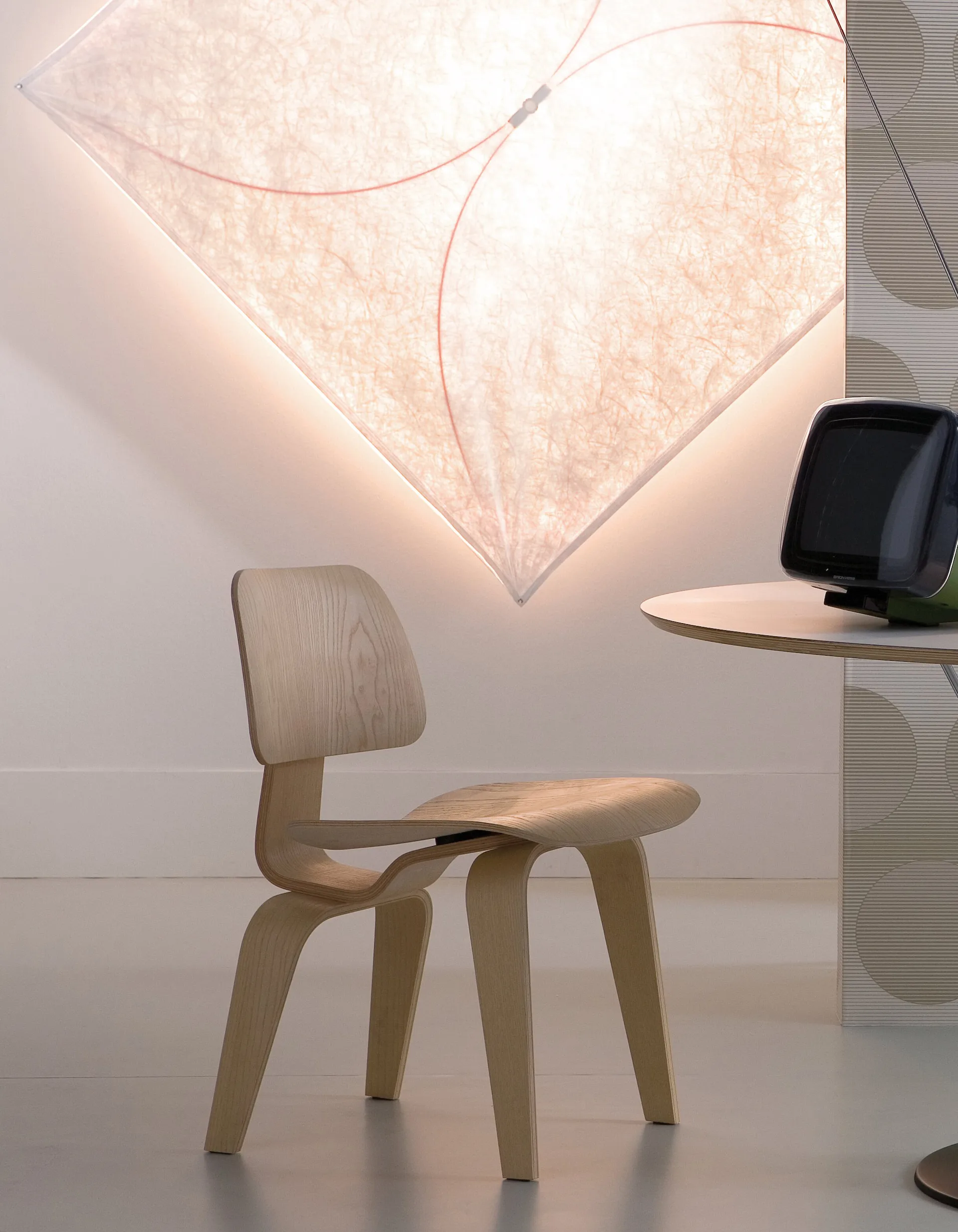 Lampada da parete Ariette 2, Tessuto bianco/struttura in acciaio Flos