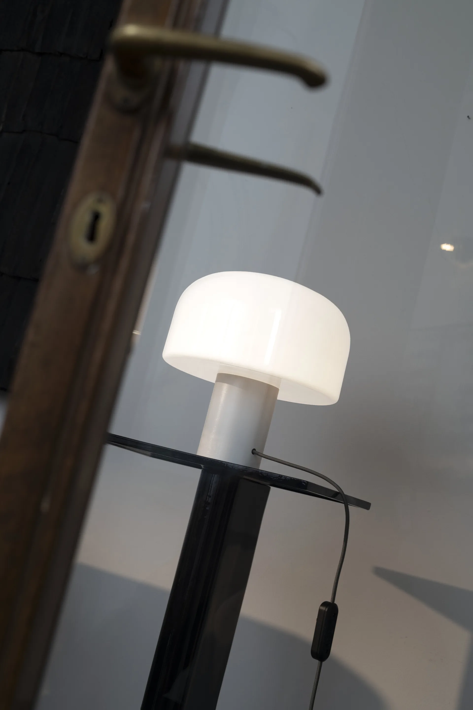 Lampada da tavolo Bellhop Glass T, White Flos