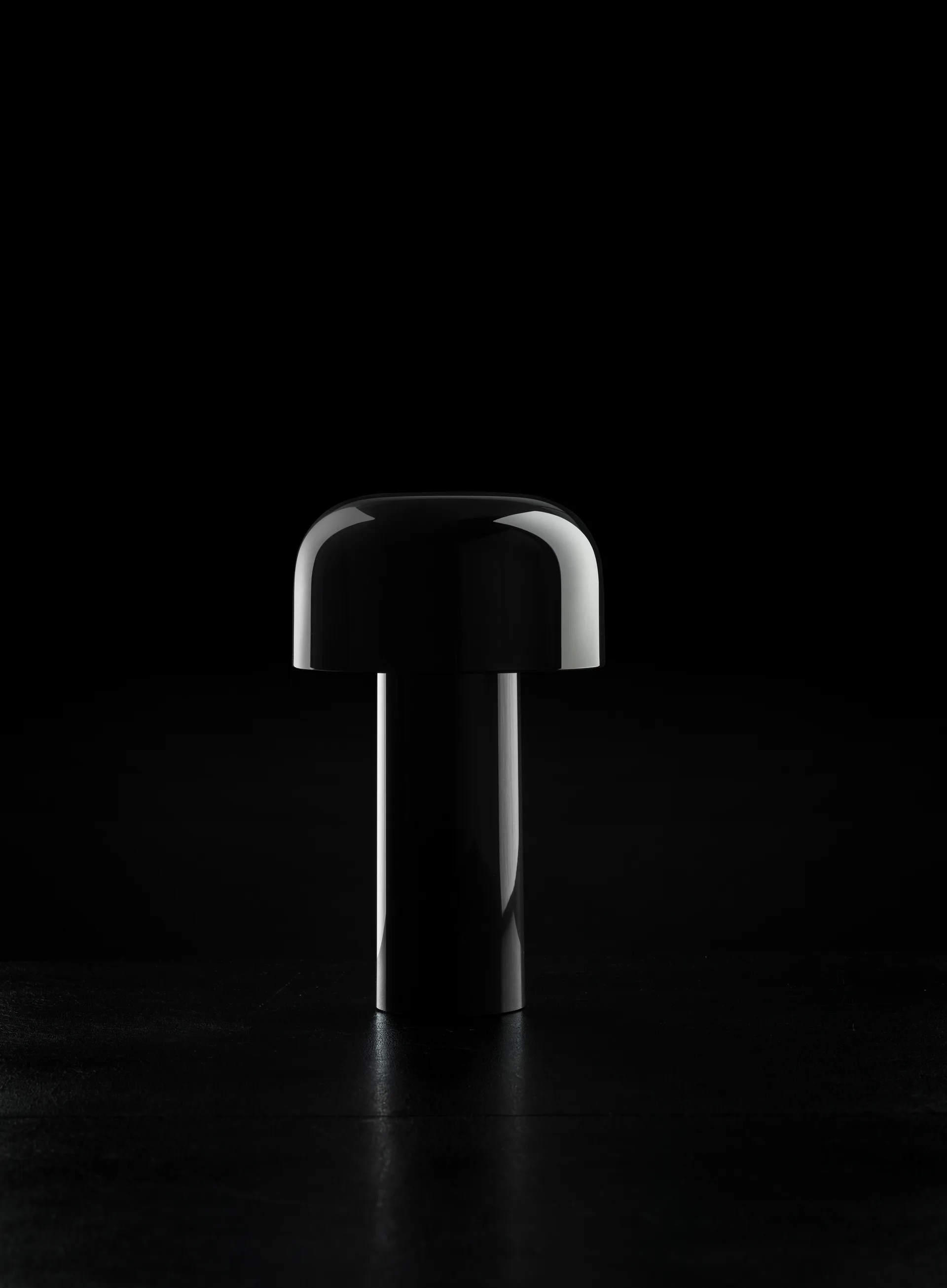 Lampada da tavolo Bellhop portatile, Nero lucido, IP54 (interno/esterno) Flos