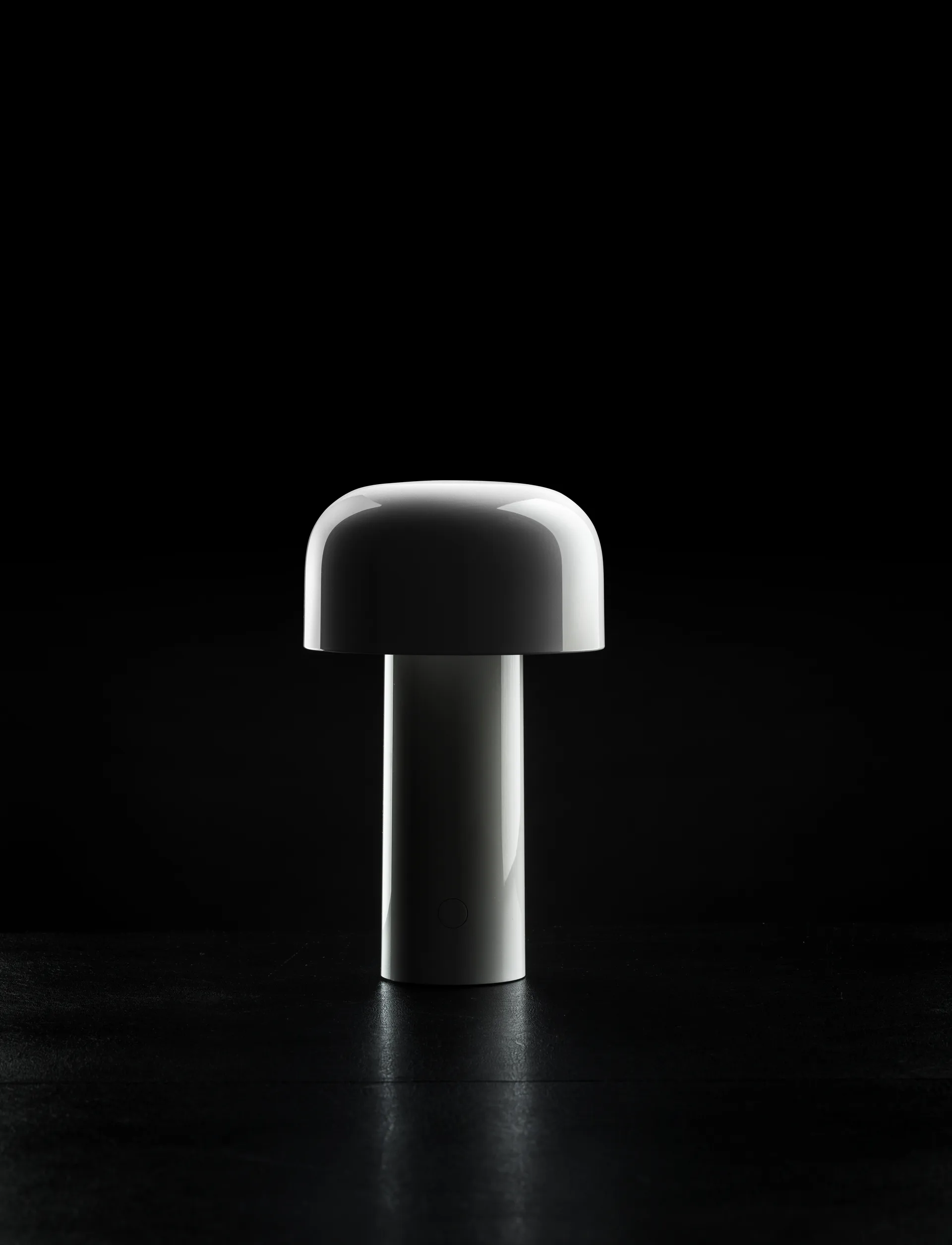 Lampada da tavolo Bellhop portatile, White, IP54 (interno/esterno) Flos