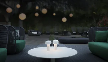 Lampada da tavolo Bellhop portatile - White, IP54 (interno/esterno) - Flos