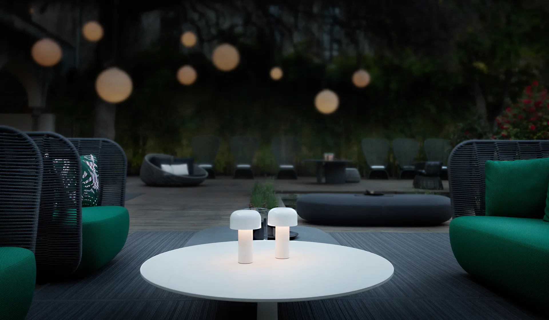 Lampada da tavolo Bellhop portatile, White Flos