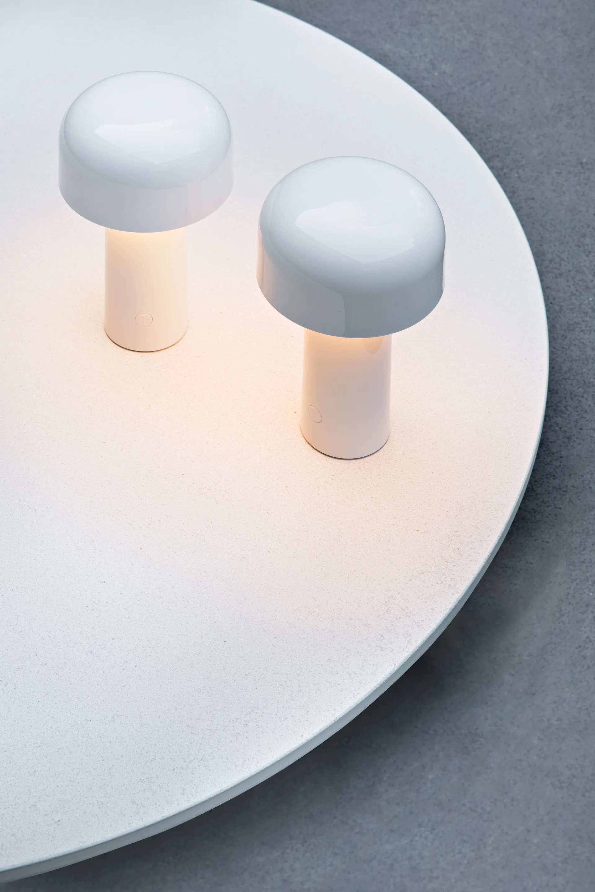 Lampada da tavolo Bellhop portatile, White Flos