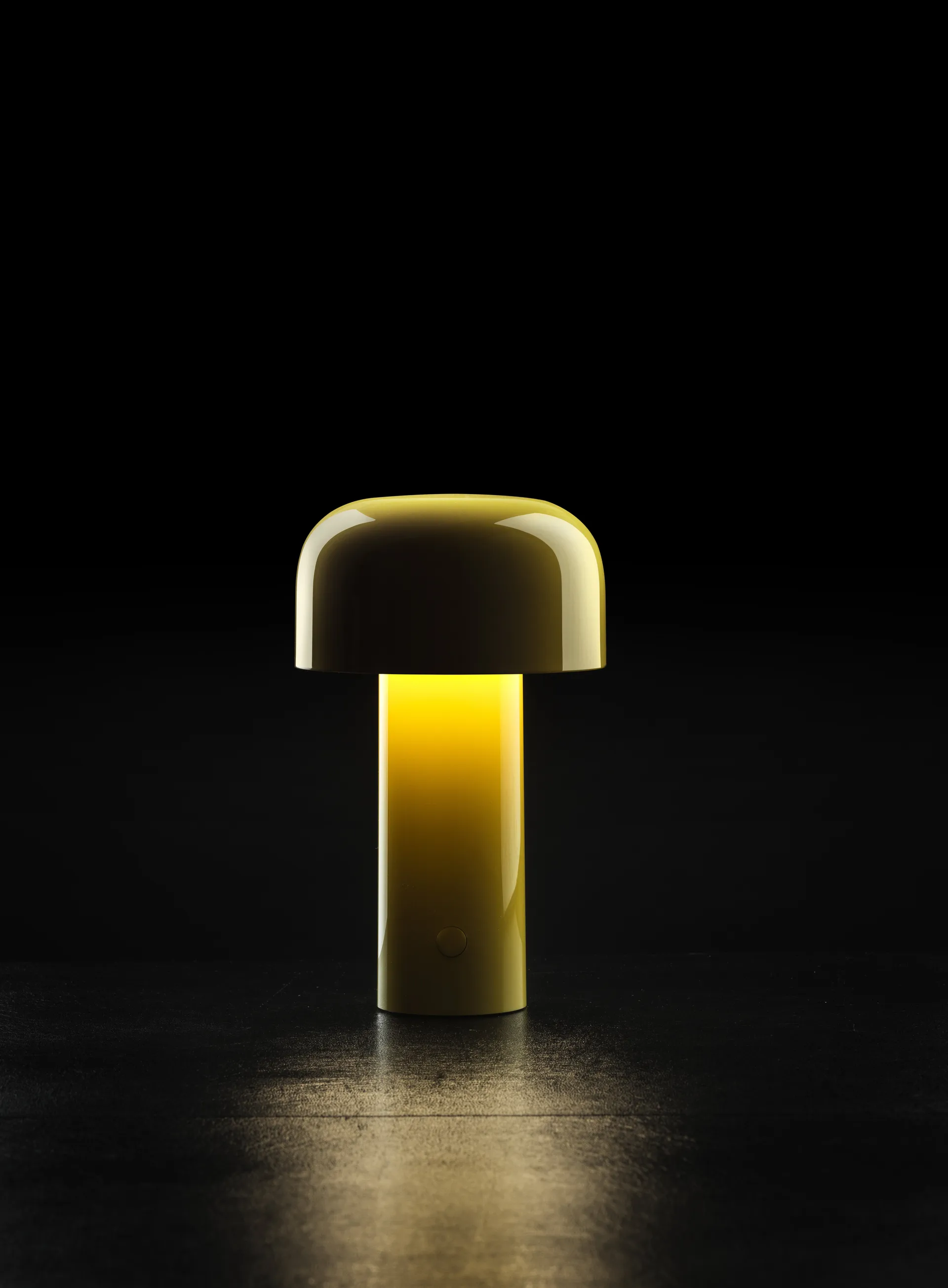 Lampada da tavolo Bellhop portatile, Yellow yellow, IP54 (interno/esterno) Flos
