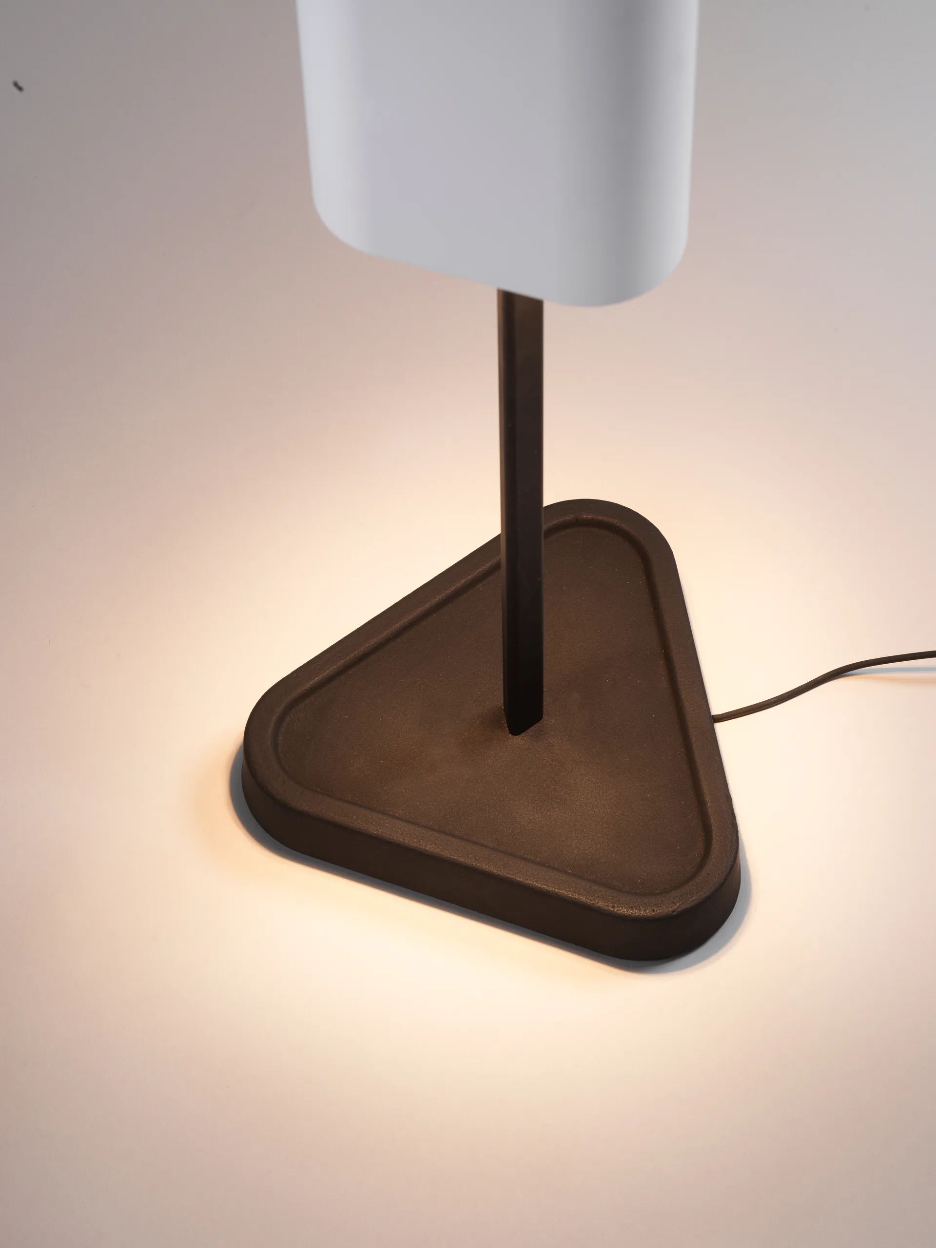 Lampada da tavolo EMI 114 cm, Off white Flos