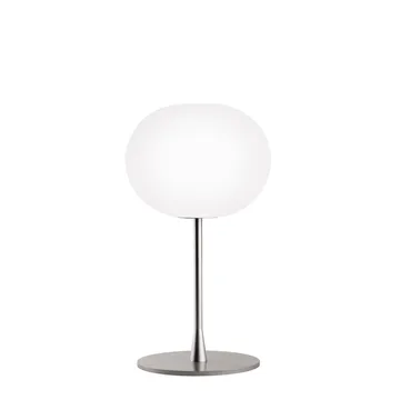 Lampada da tavolo Glo-ball T1 - Vetro opalino bianco - struttura argentata opaca - Flos