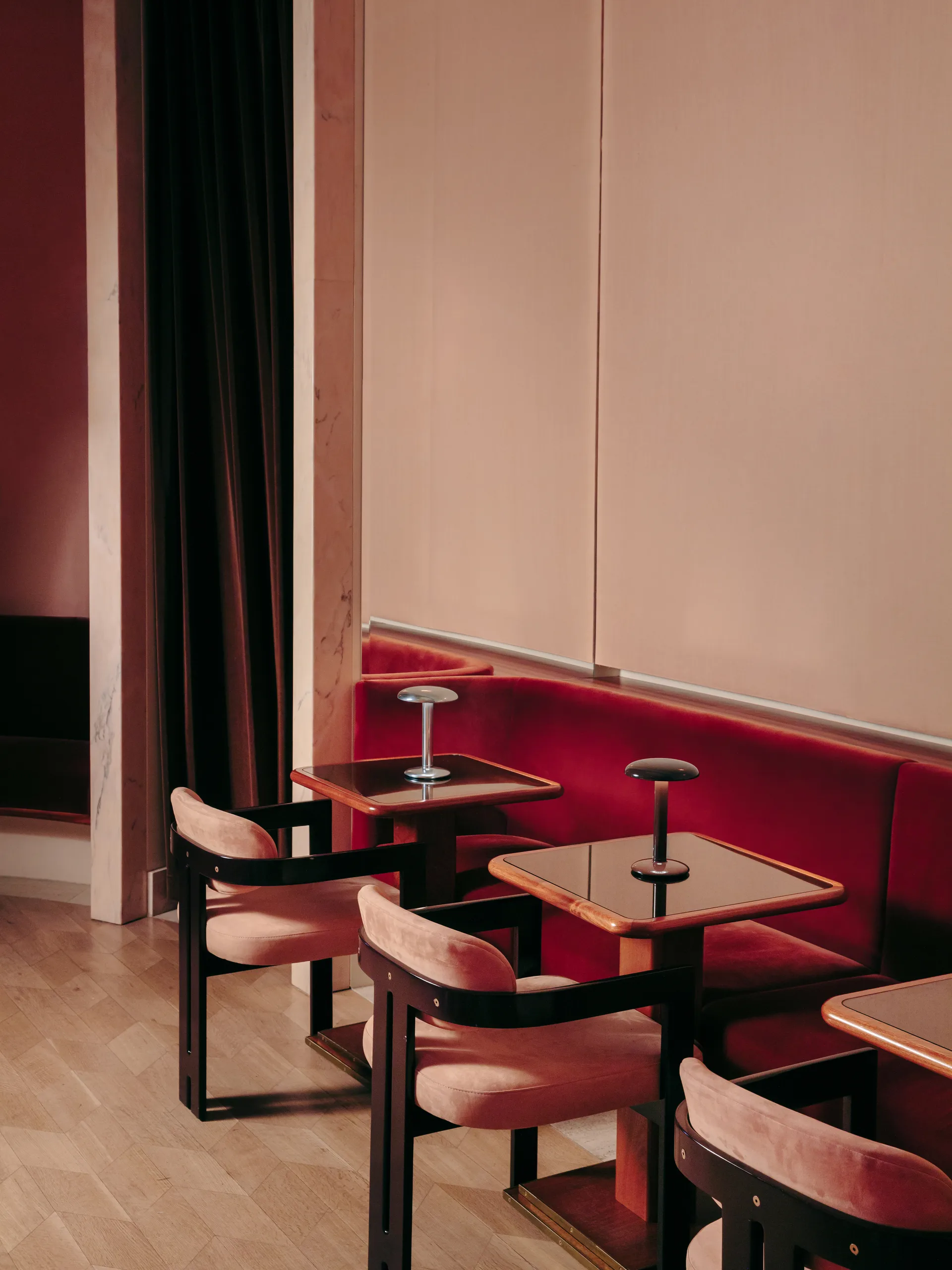 Lampada da tavolo Gustave Residential portatile, Lacquered brown Flos