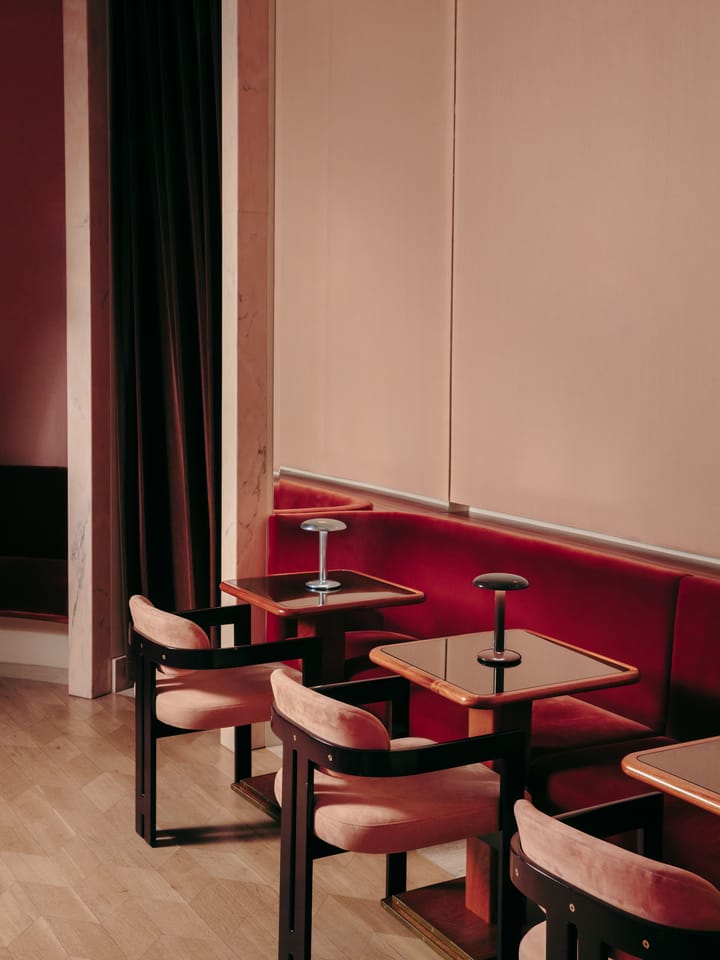 Lampada da tavolo Gustave Residential portatile, Lacquered brown Flos