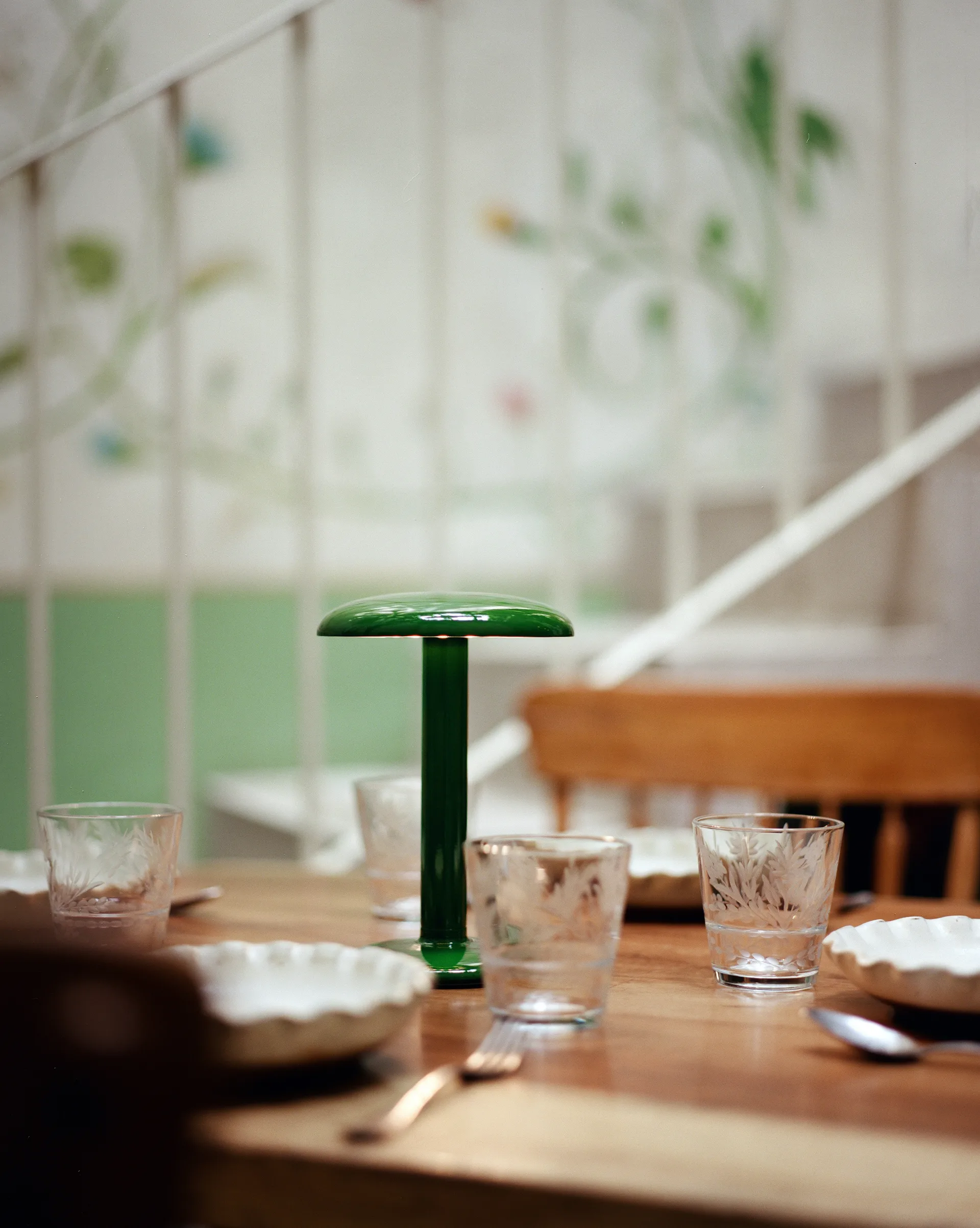 Lampada da tavolo Gustave Residential portatile, Lacquered green Flos