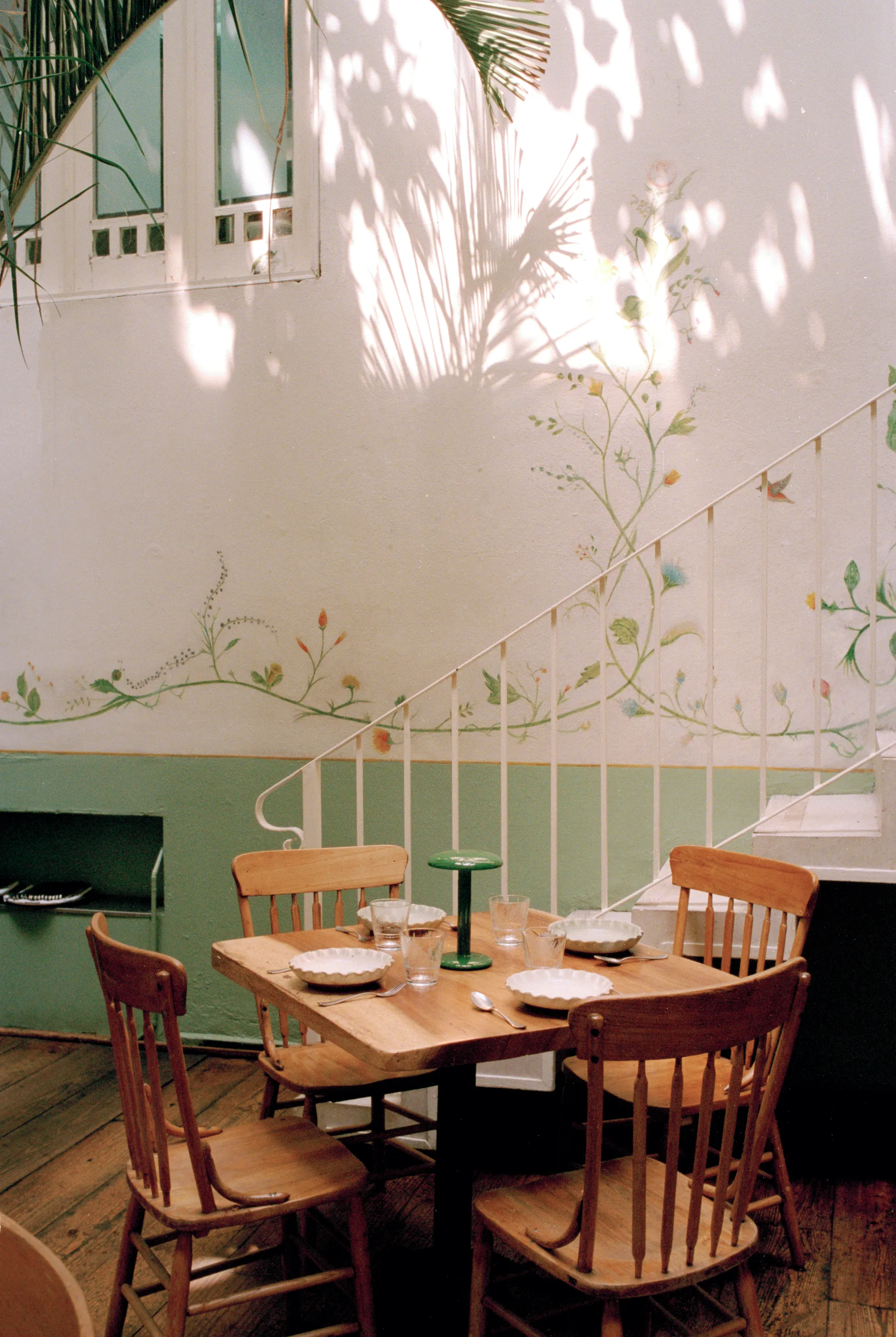 Lampada da tavolo Gustave Residential portatile, Lacquered green Flos