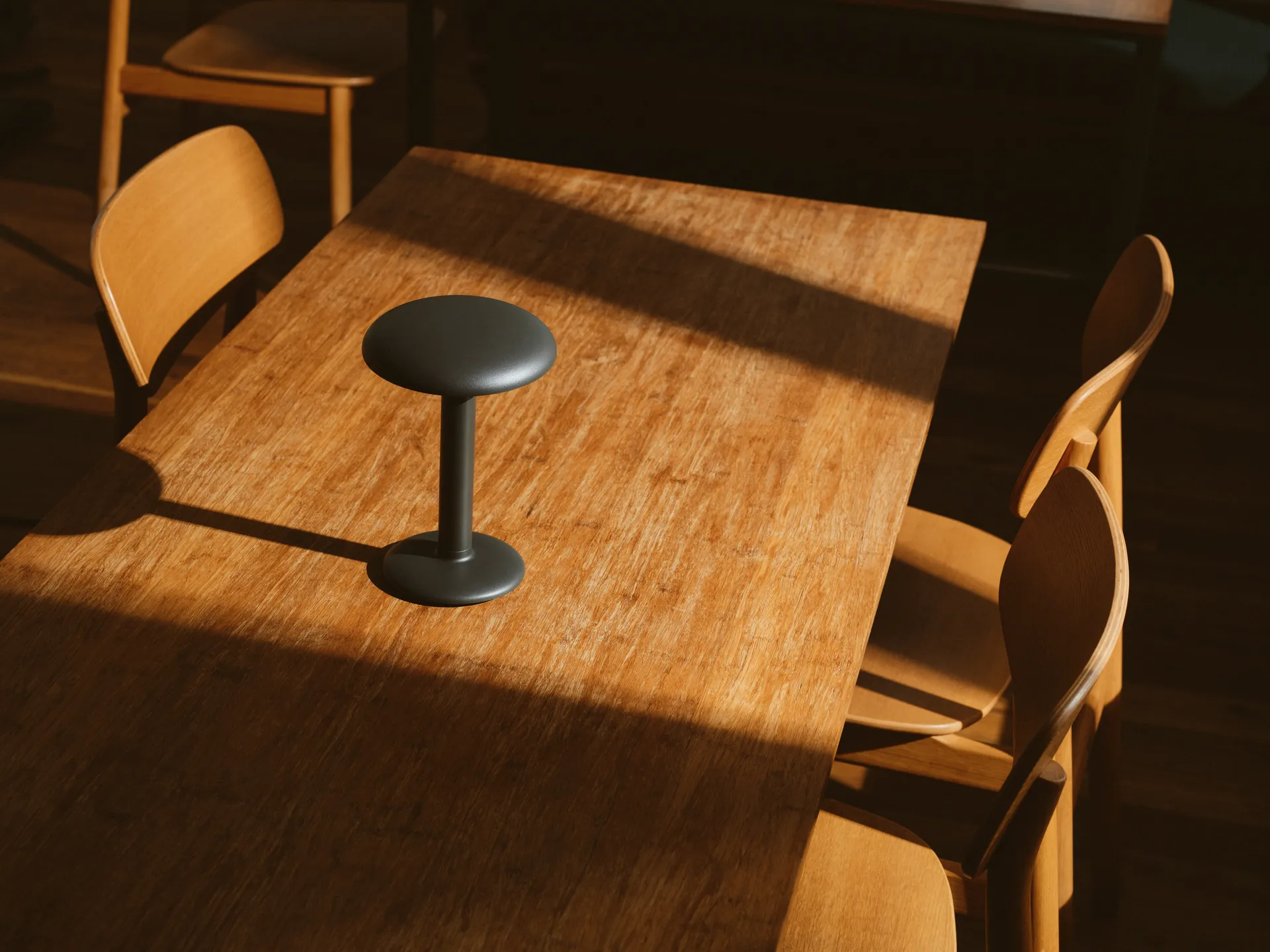 Lampada da tavolo Gustave Residential portatile, Matte anthracite Flos