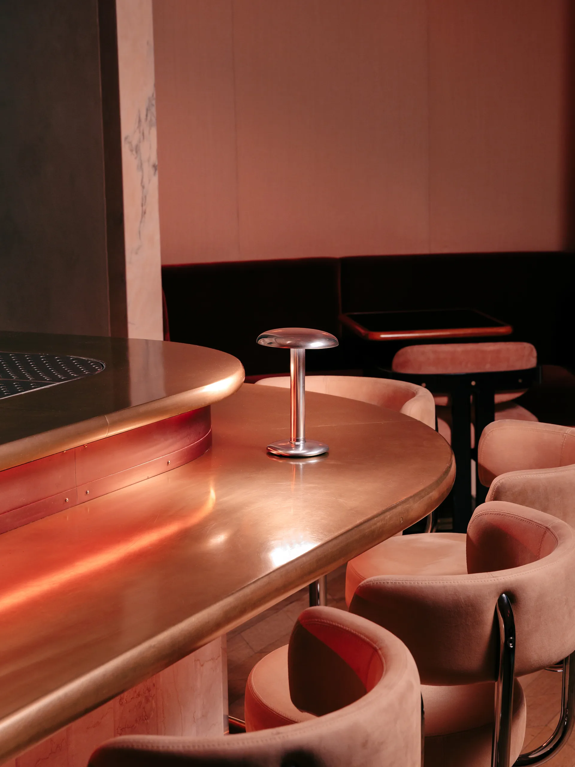 Lampada da tavolo Gustave Residential portatile, Polished silver Flos